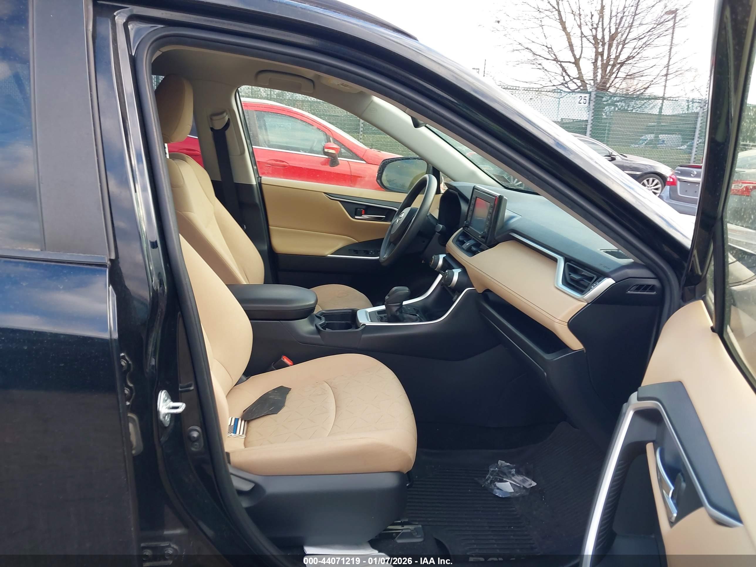 TOYOTA RAV4 image 5