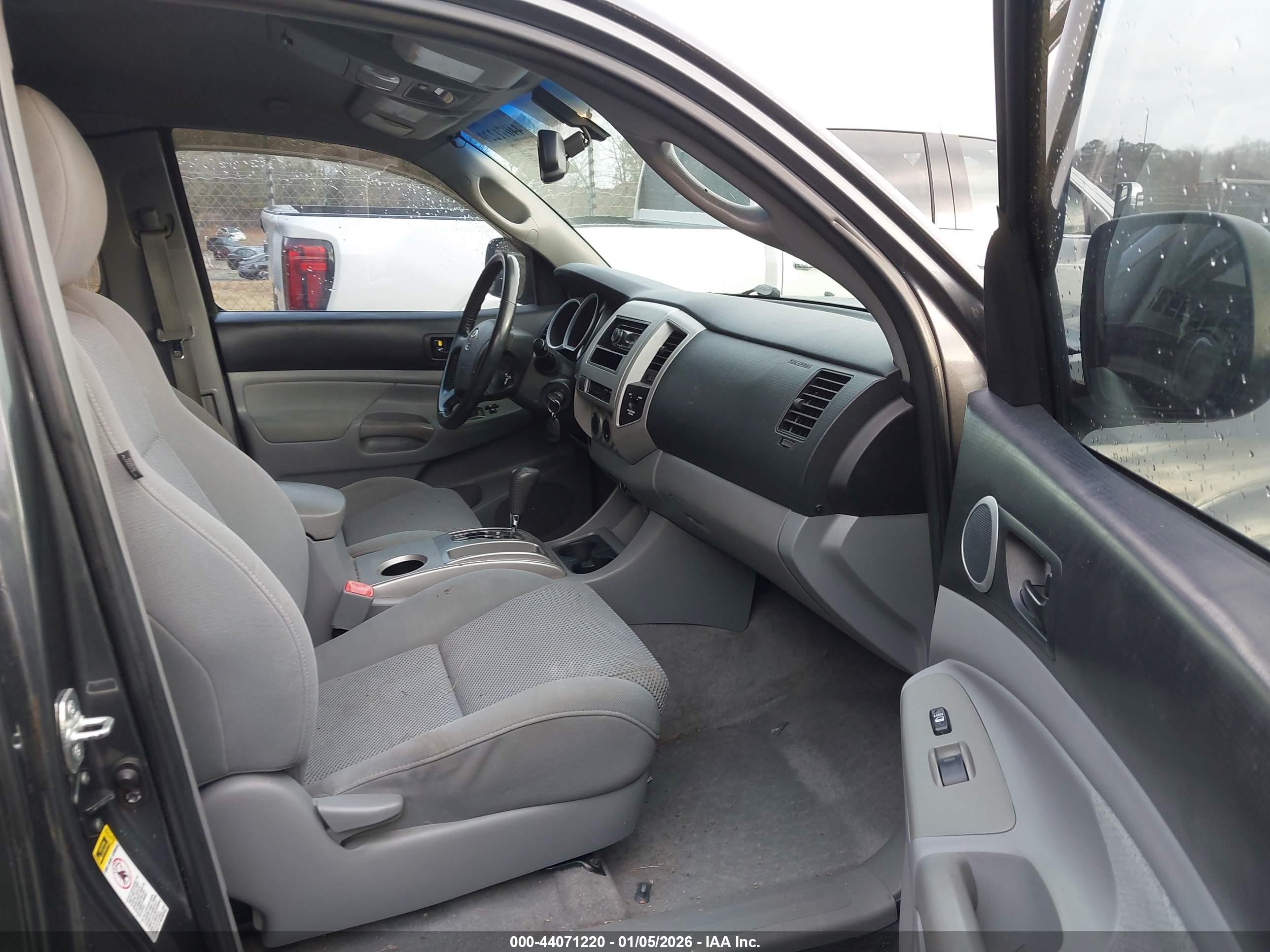 TOYOTA TACOMA image 5