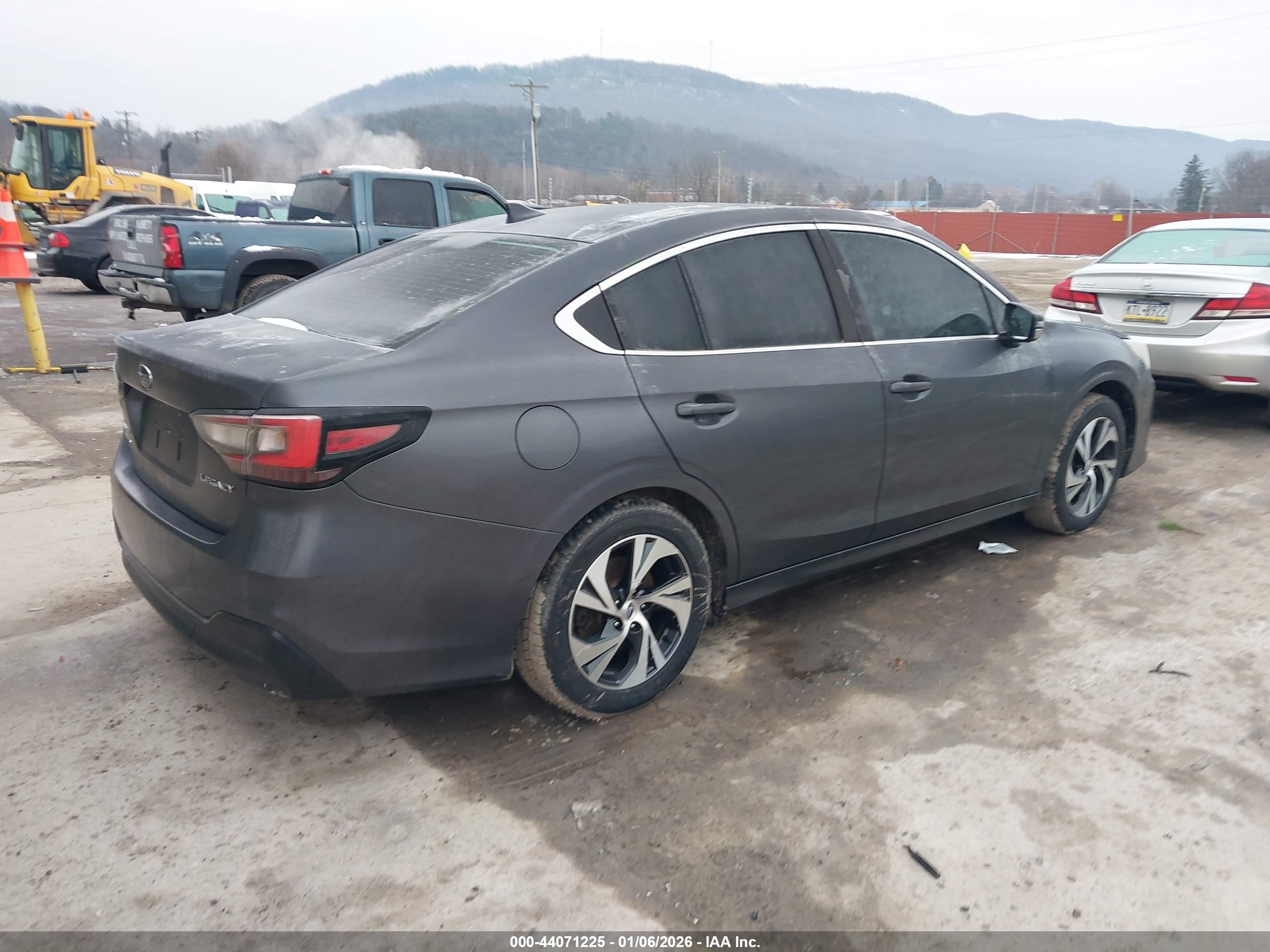 SUBARU LEGACY image 4