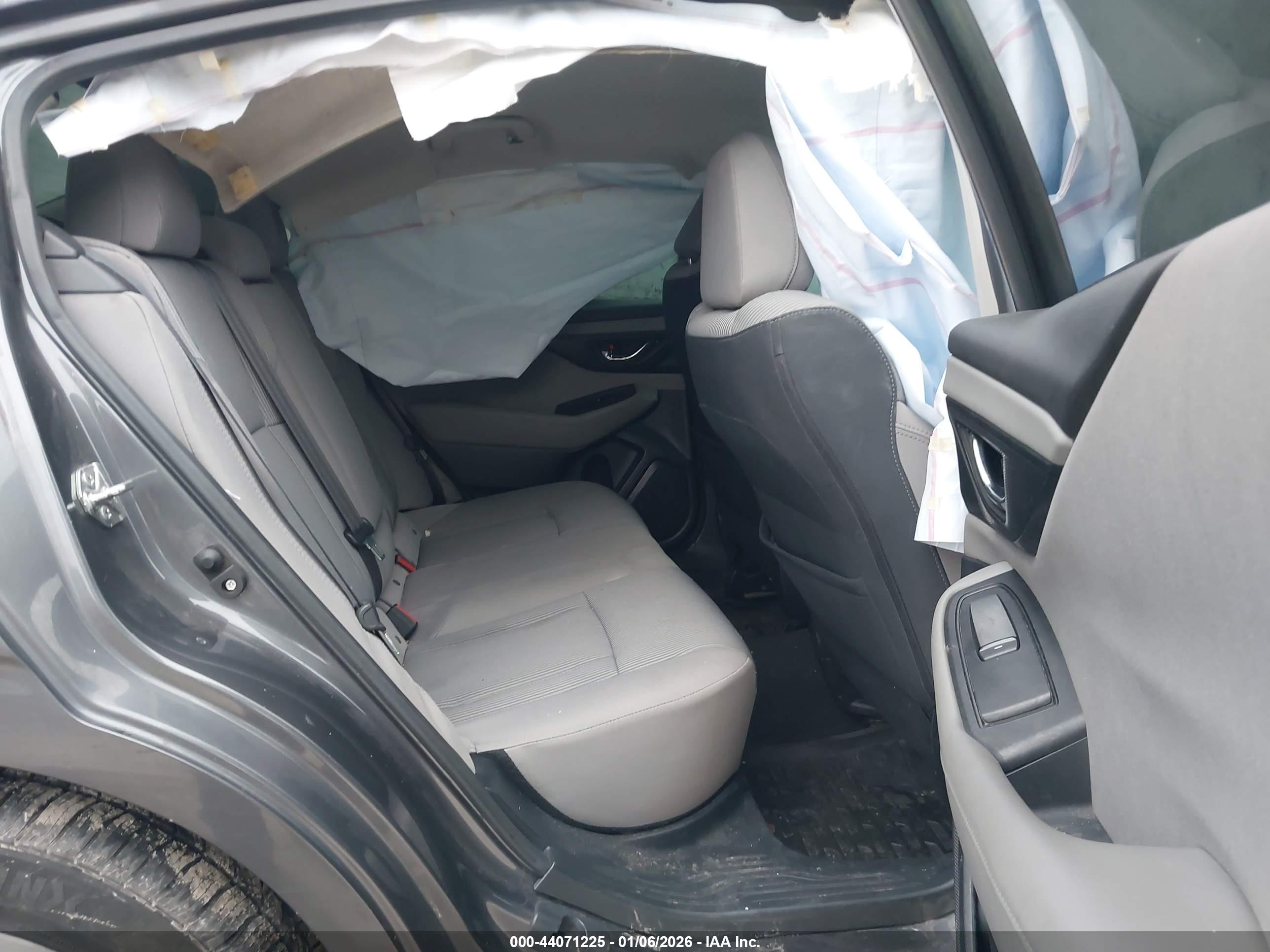SUBARU LEGACY image 8