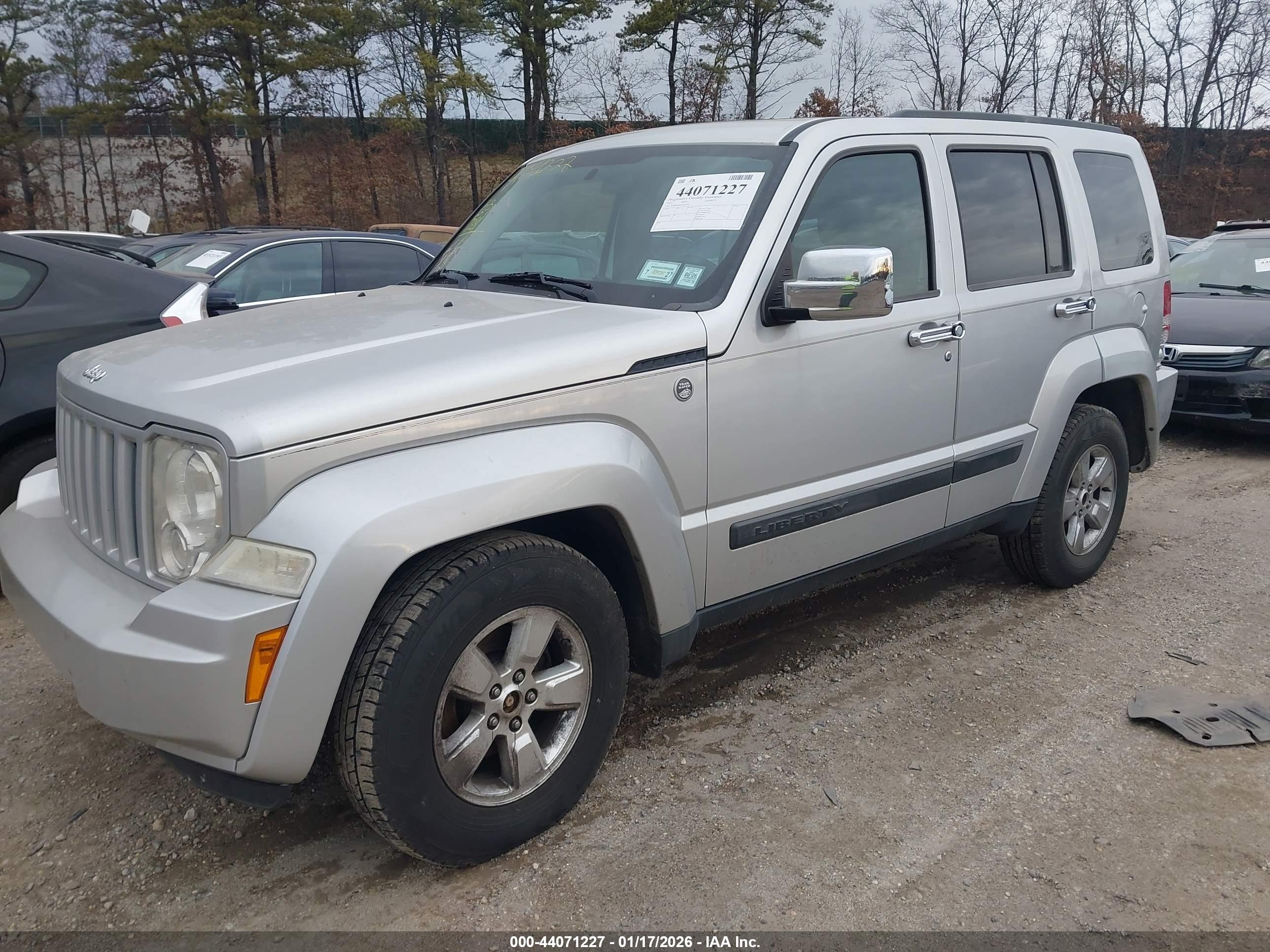 JEEP LIBERTY image 2