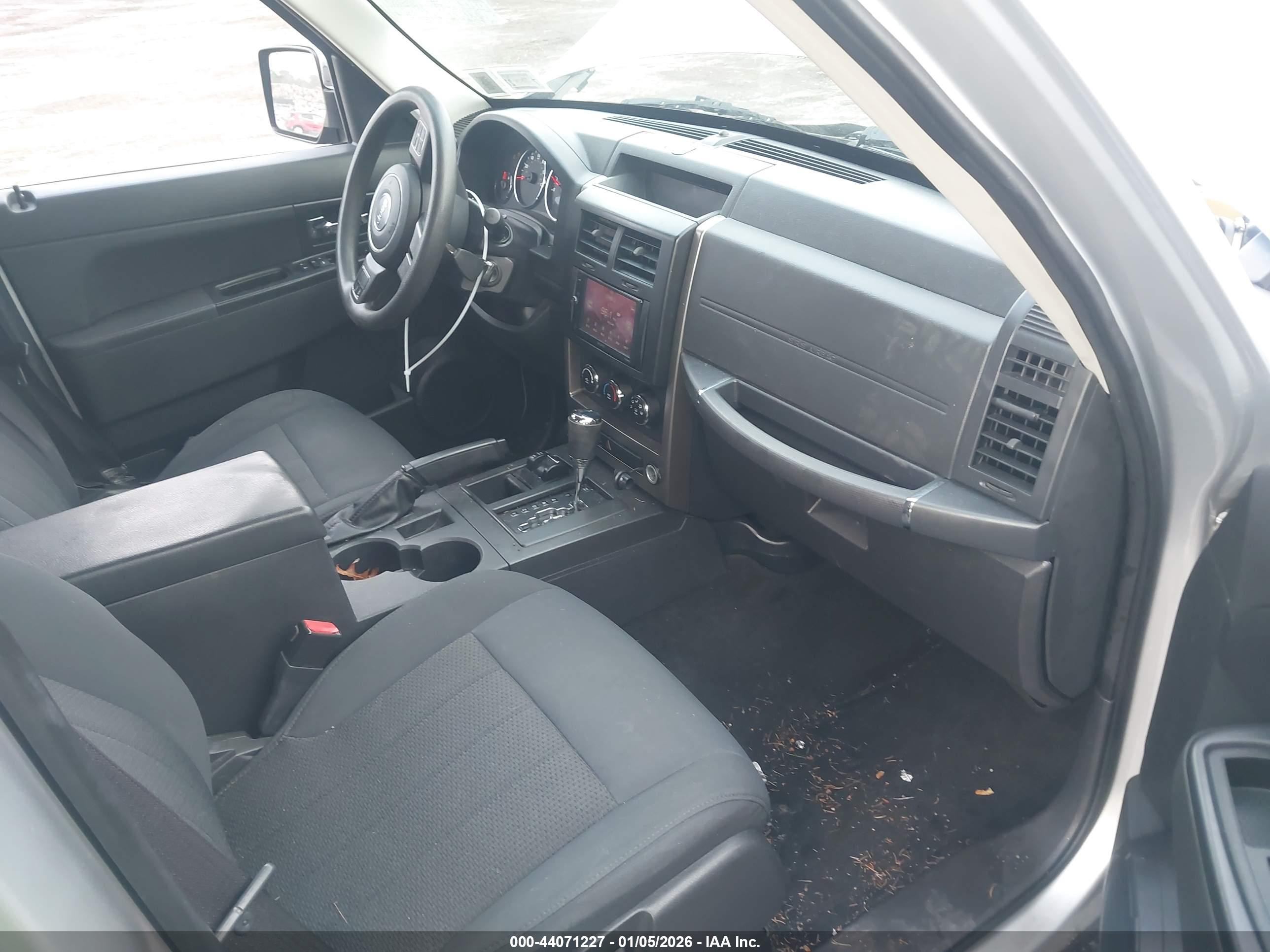 JEEP LIBERTY image 5