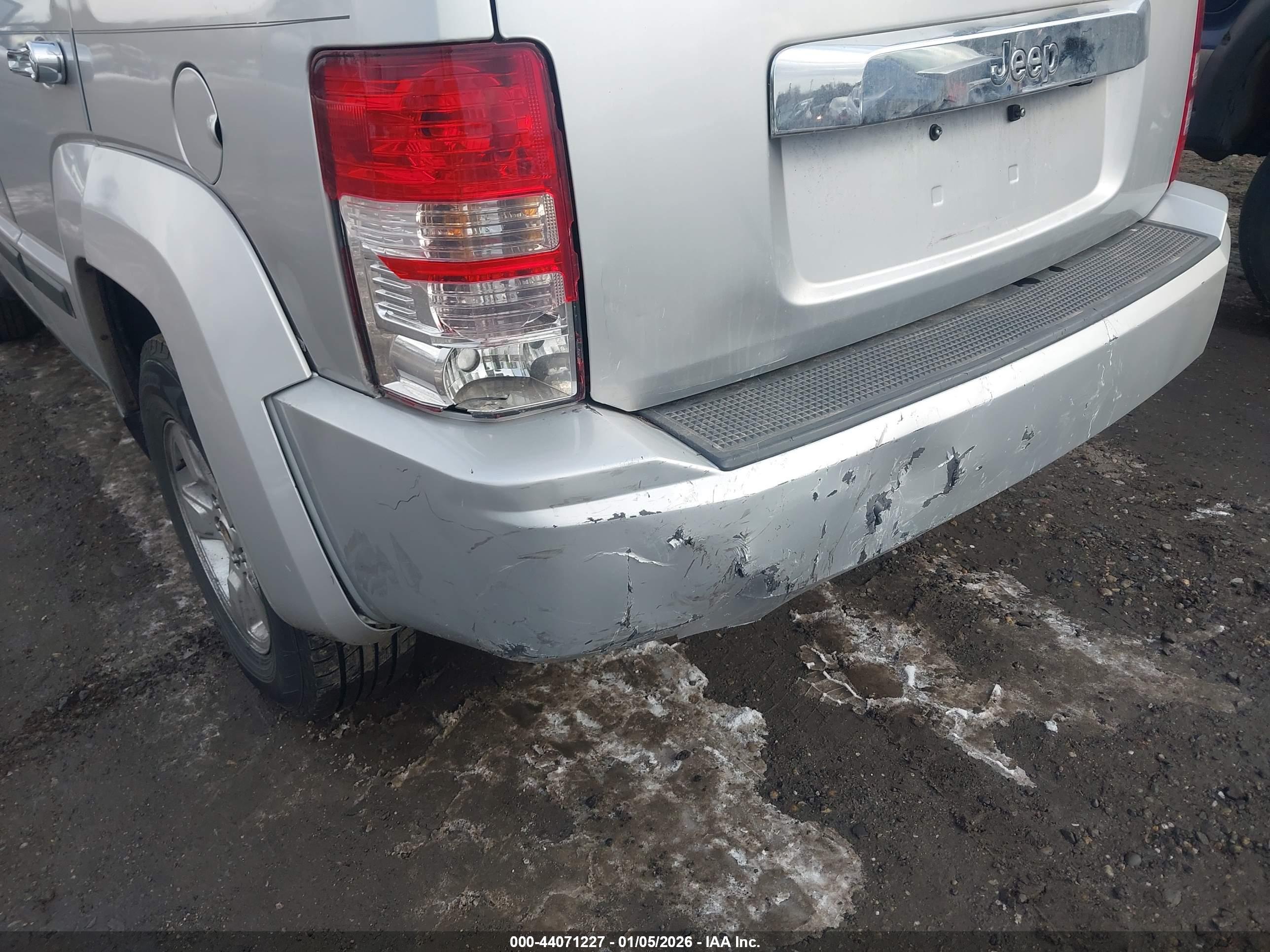 JEEP LIBERTY image 6
