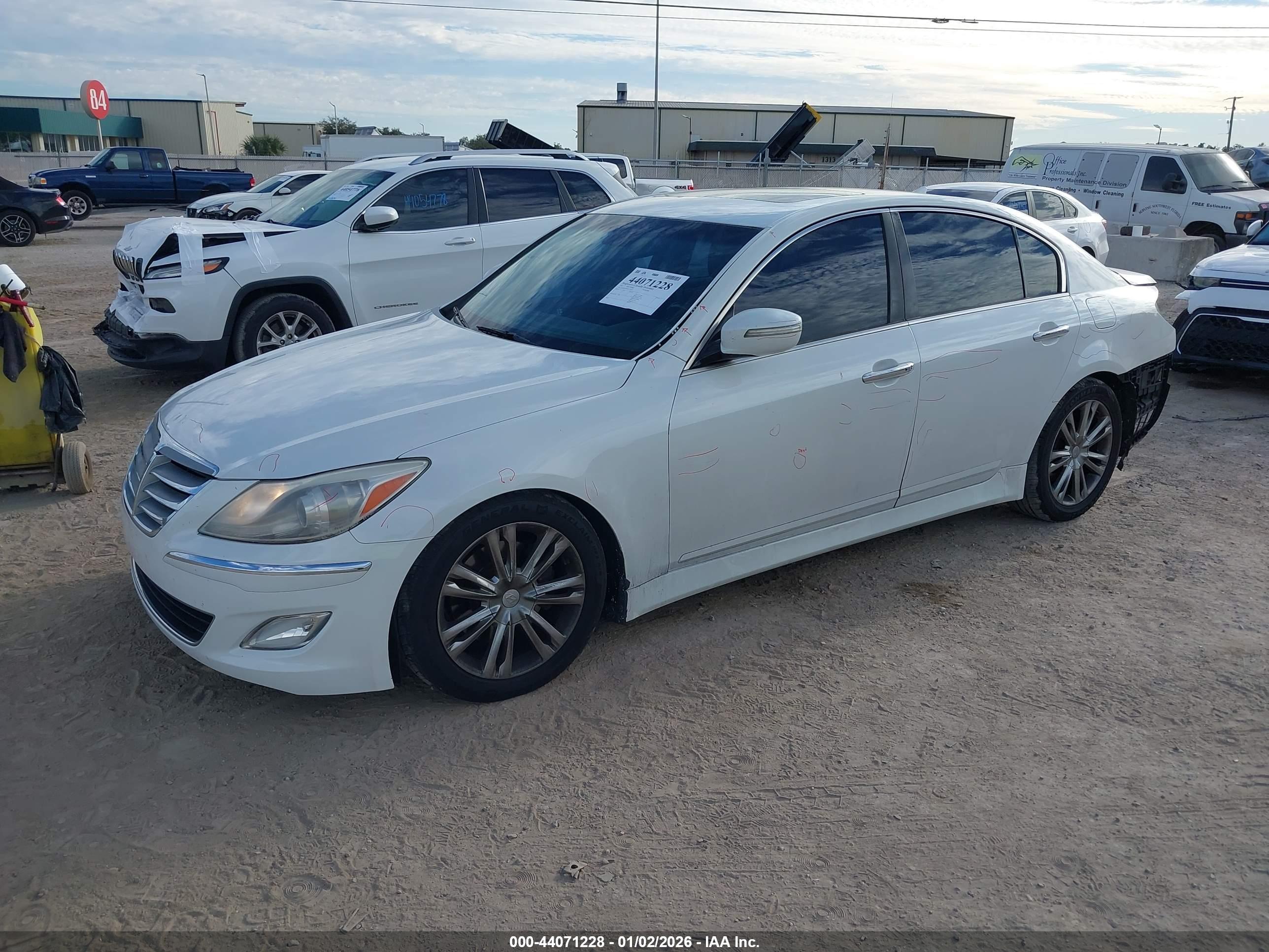 HYUNDAI GENESIS image 2
