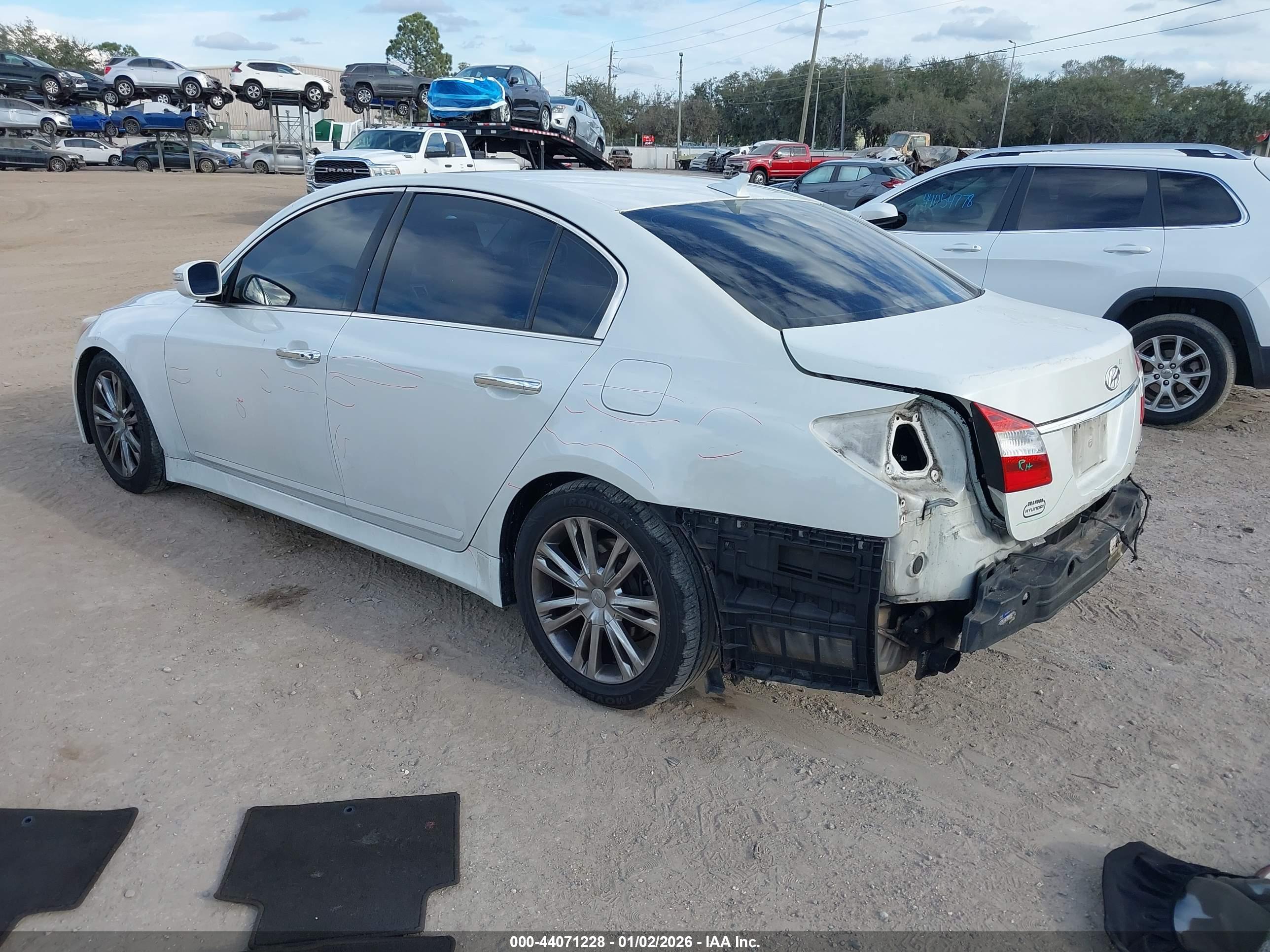 HYUNDAI GENESIS image 3