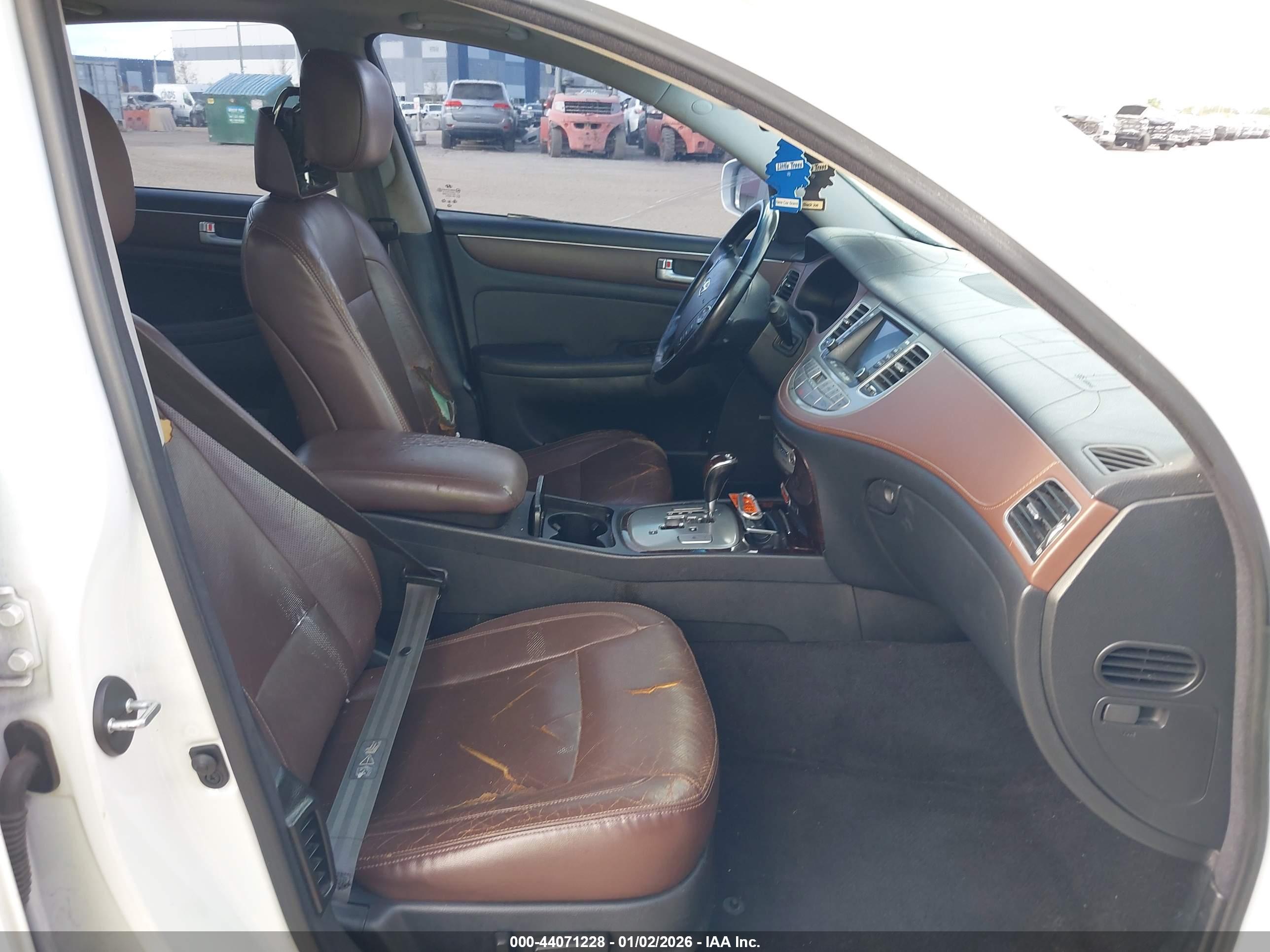HYUNDAI GENESIS image 5