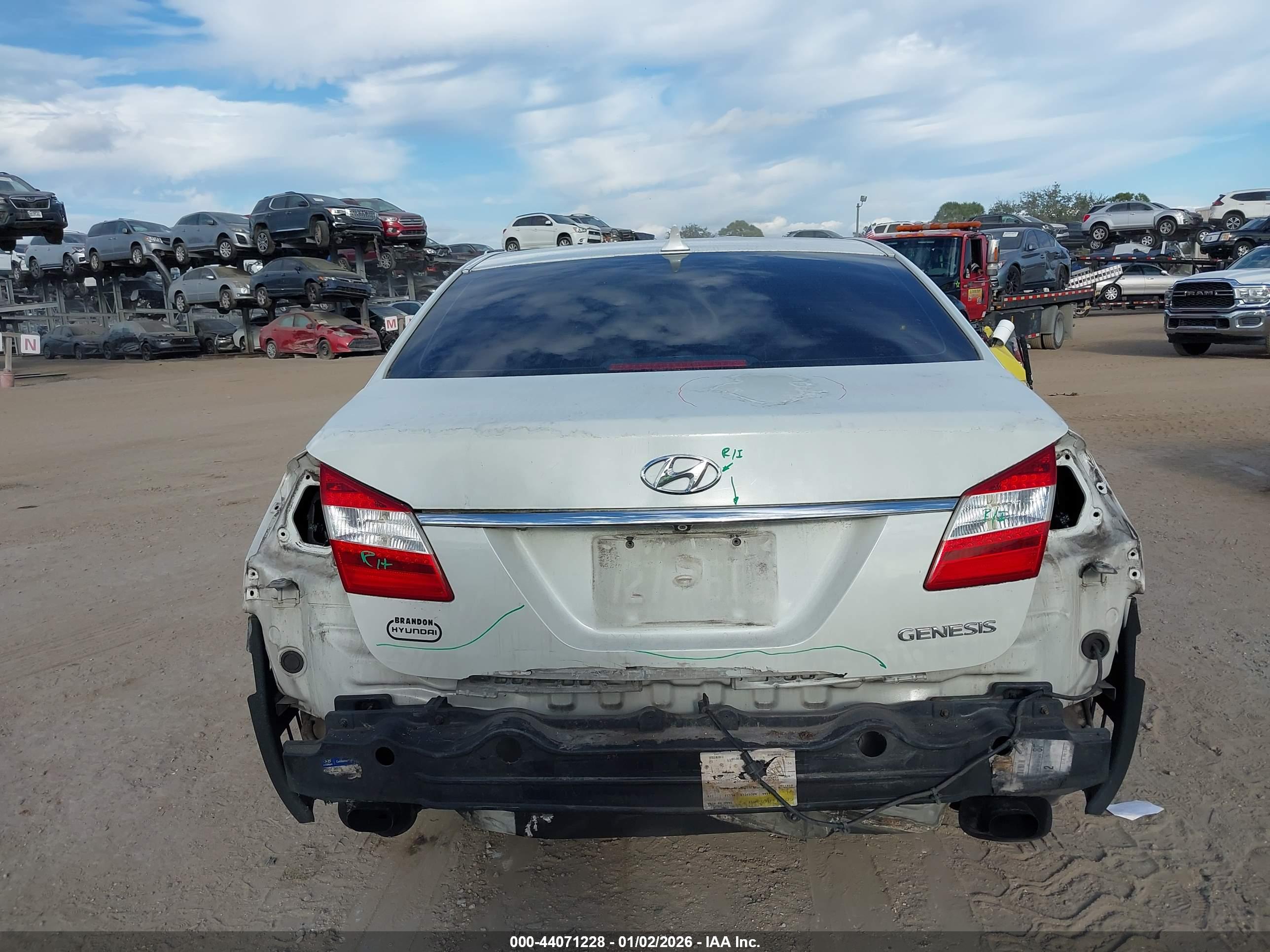 HYUNDAI GENESIS image 6