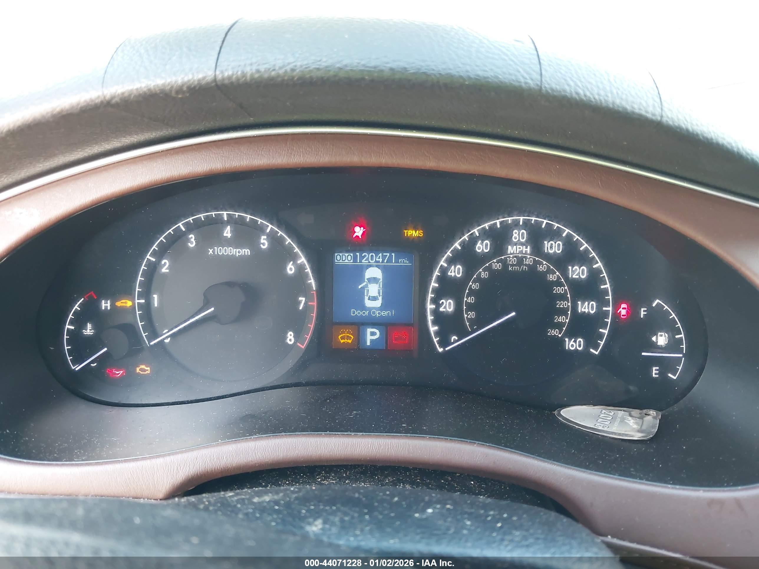 HYUNDAI GENESIS image 7