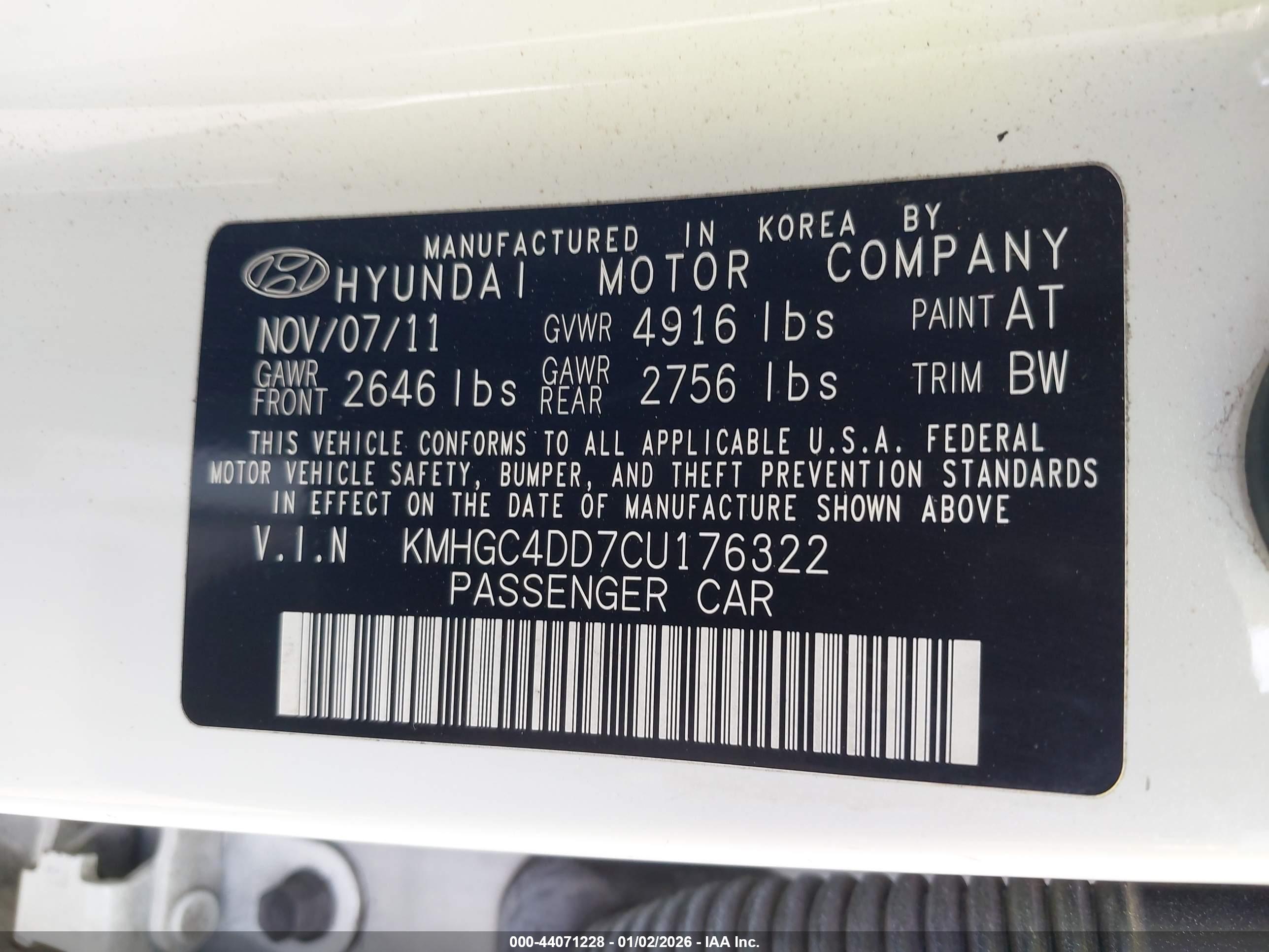 HYUNDAI GENESIS image 9