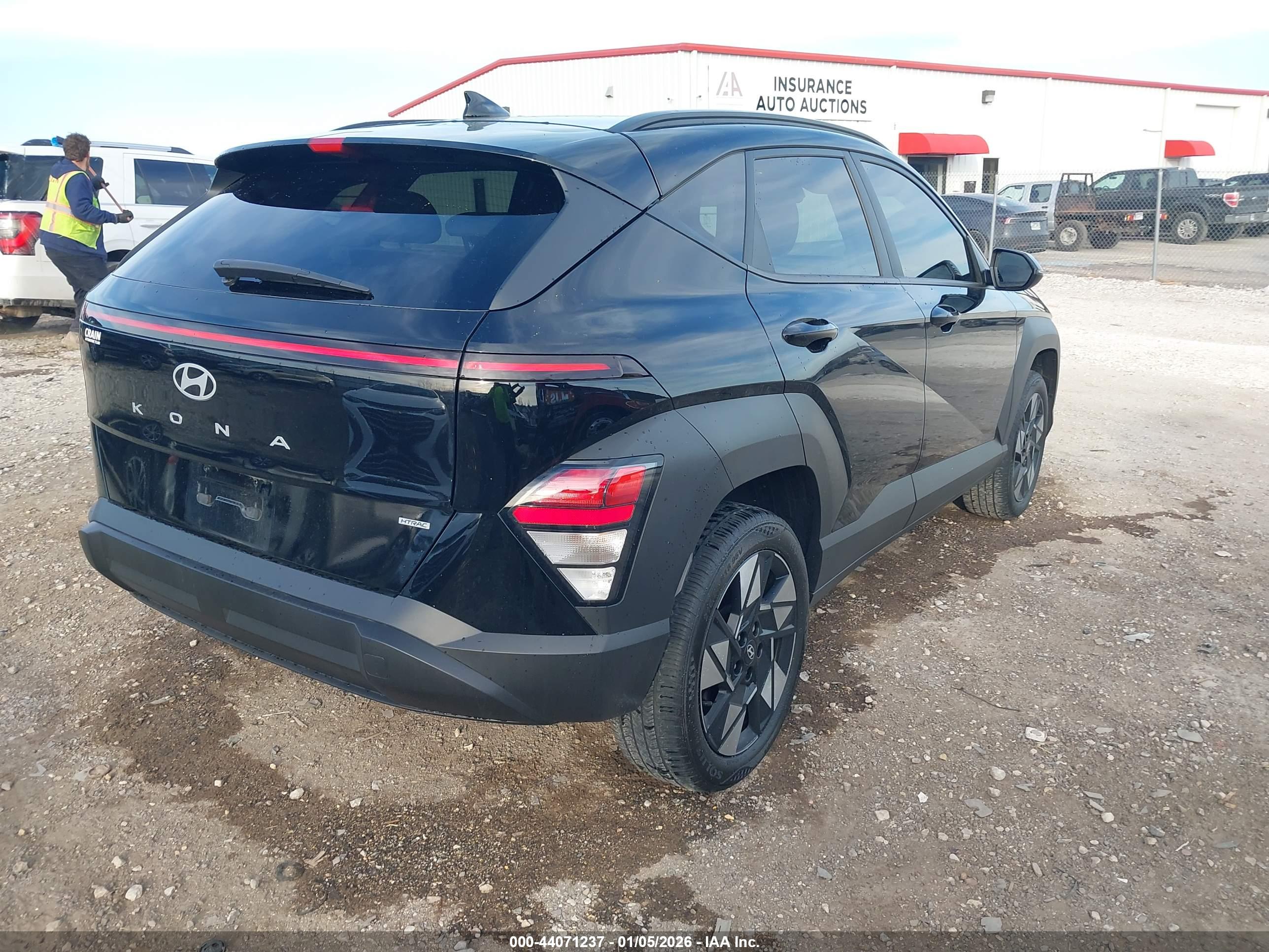 HYUNDAI KONA image 4