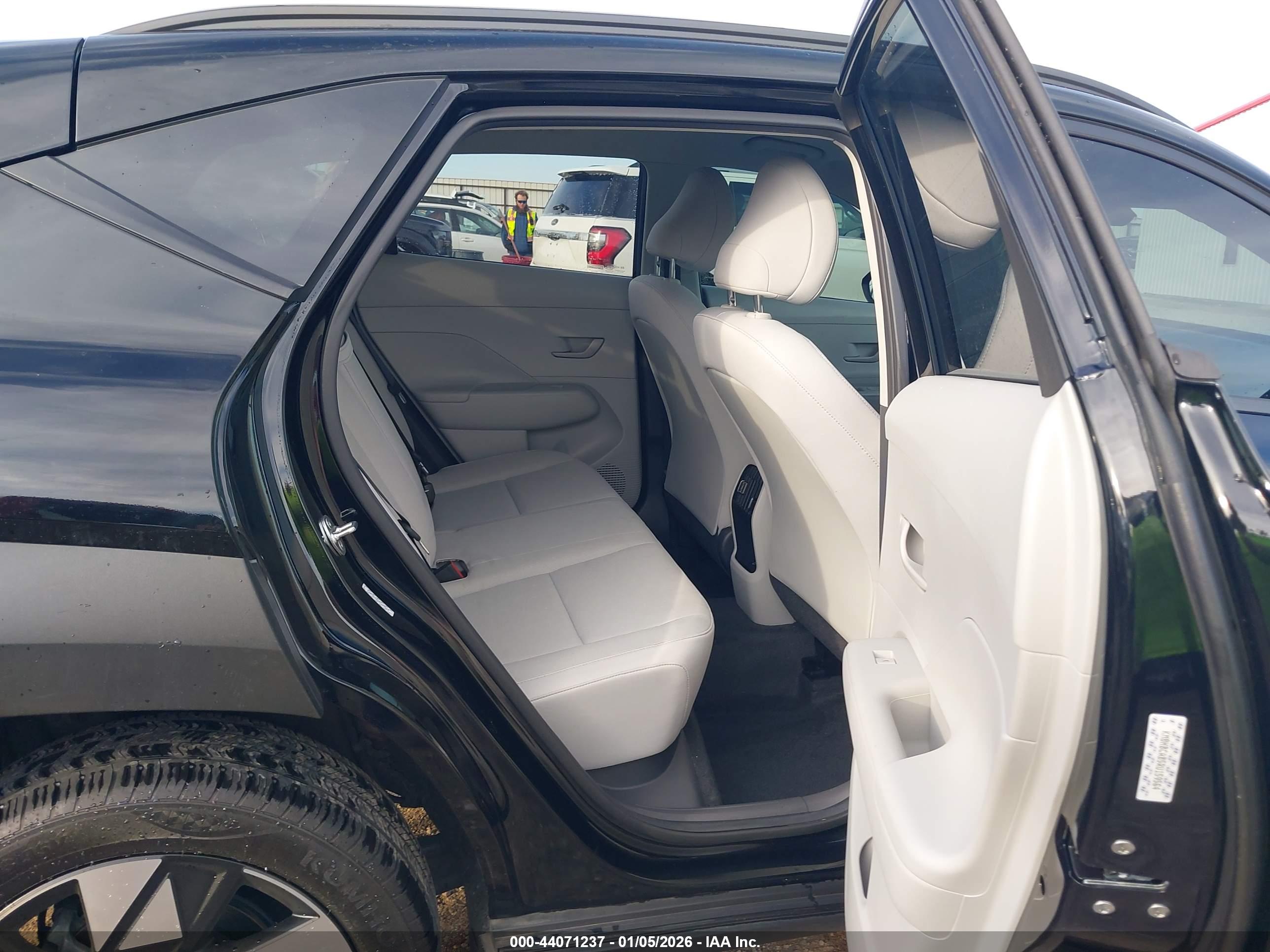 HYUNDAI KONA image 8