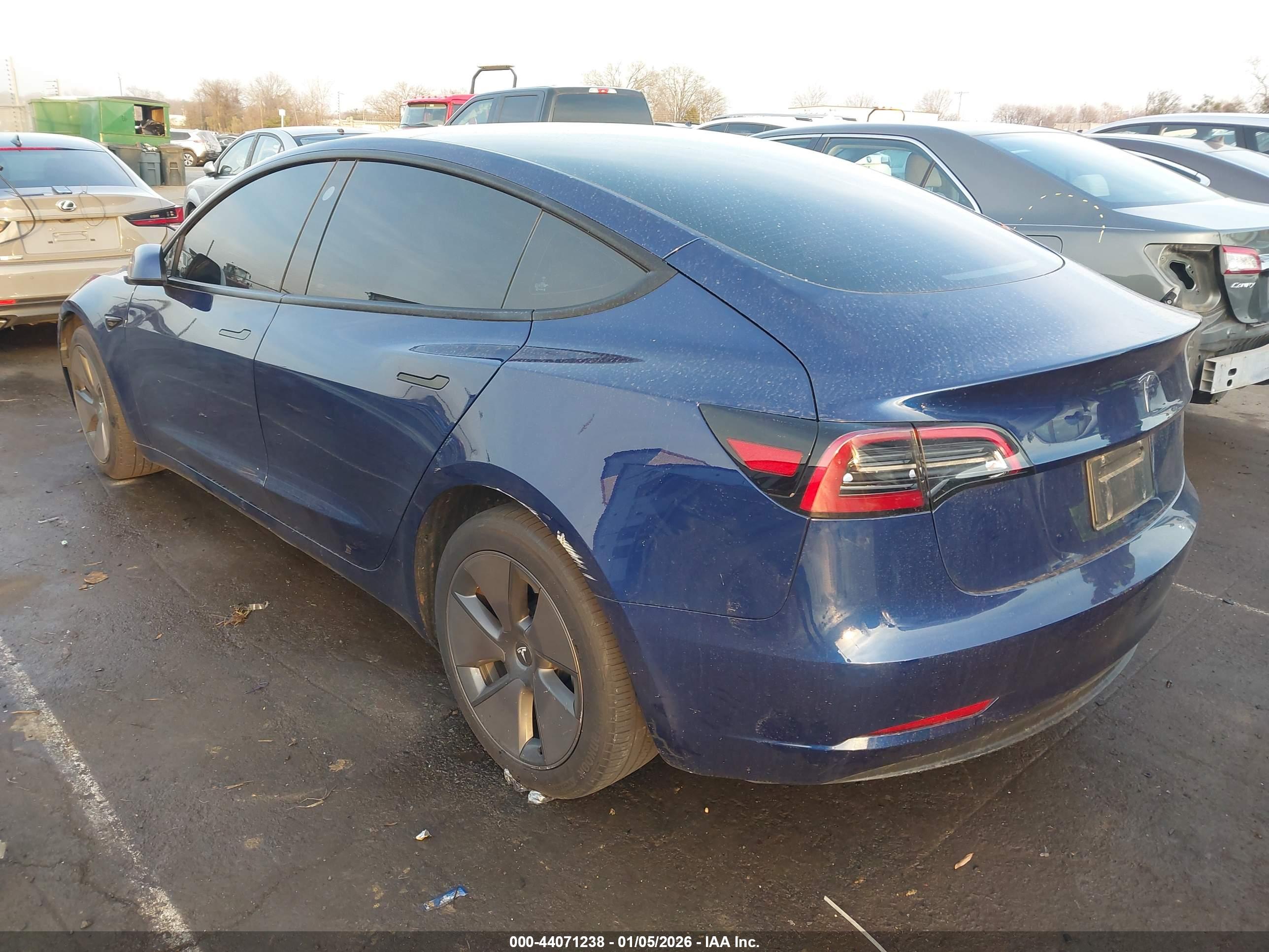 TESLA MODEL image 3
