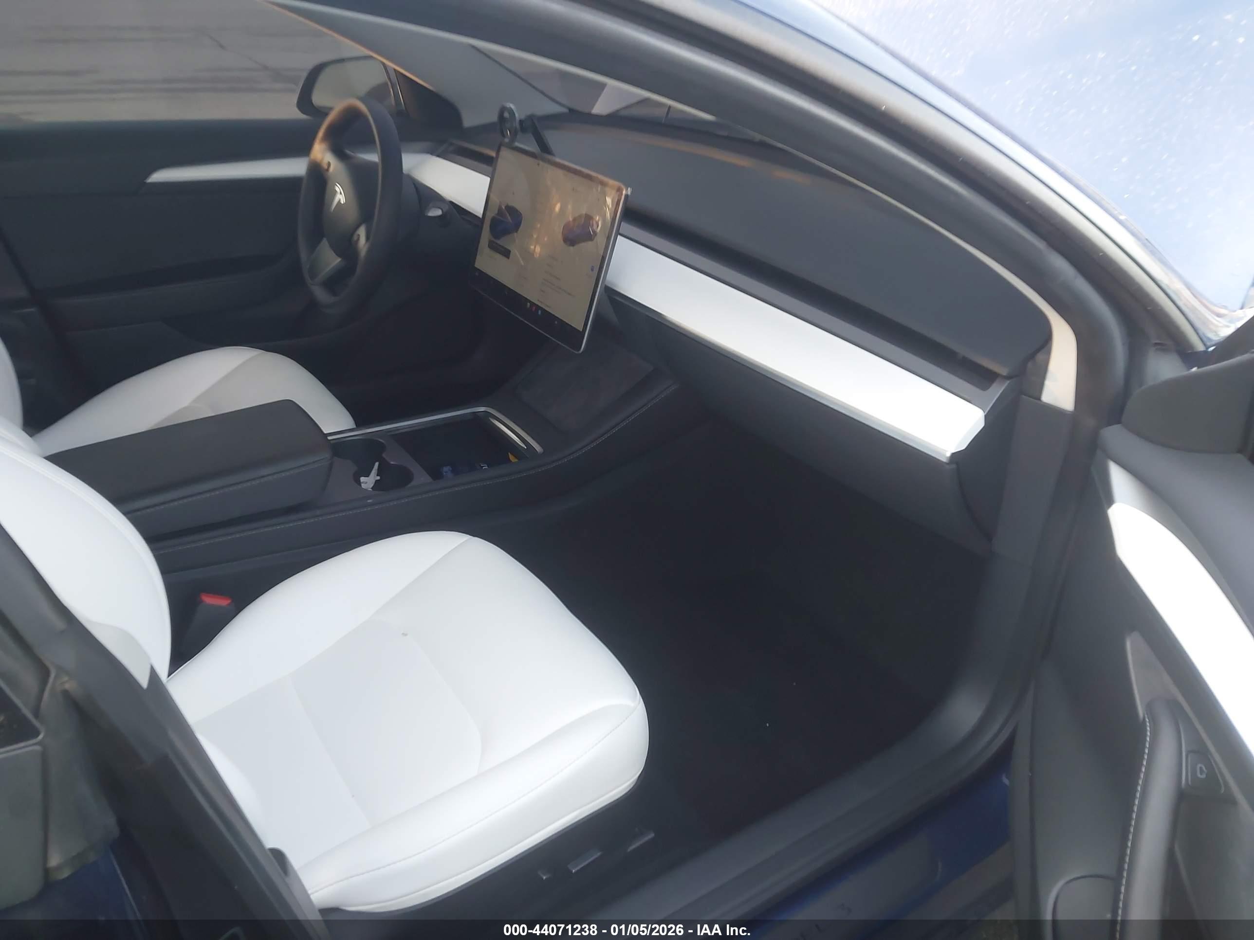 TESLA MODEL image 5
