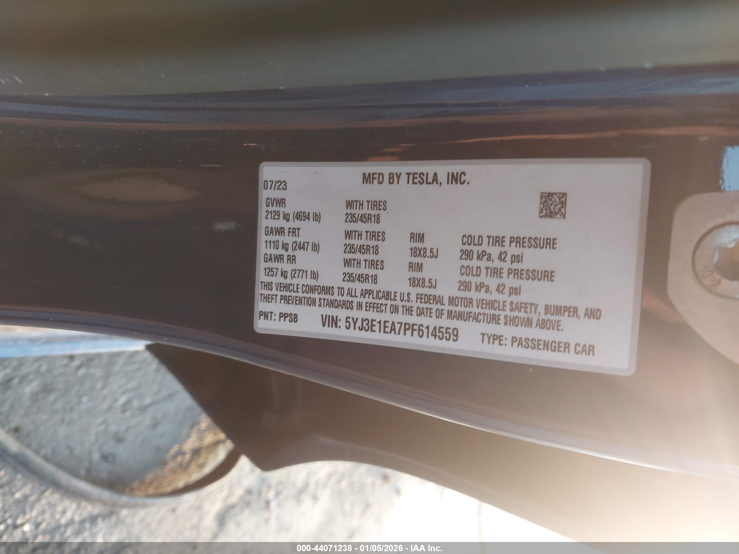 TESLA MODEL image 9