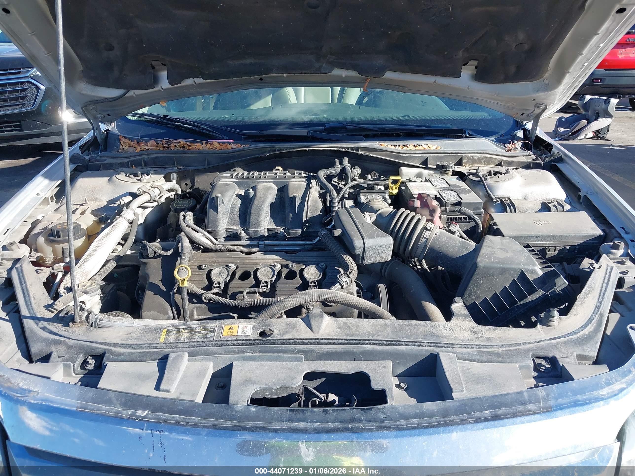 FORD FUSION image 10