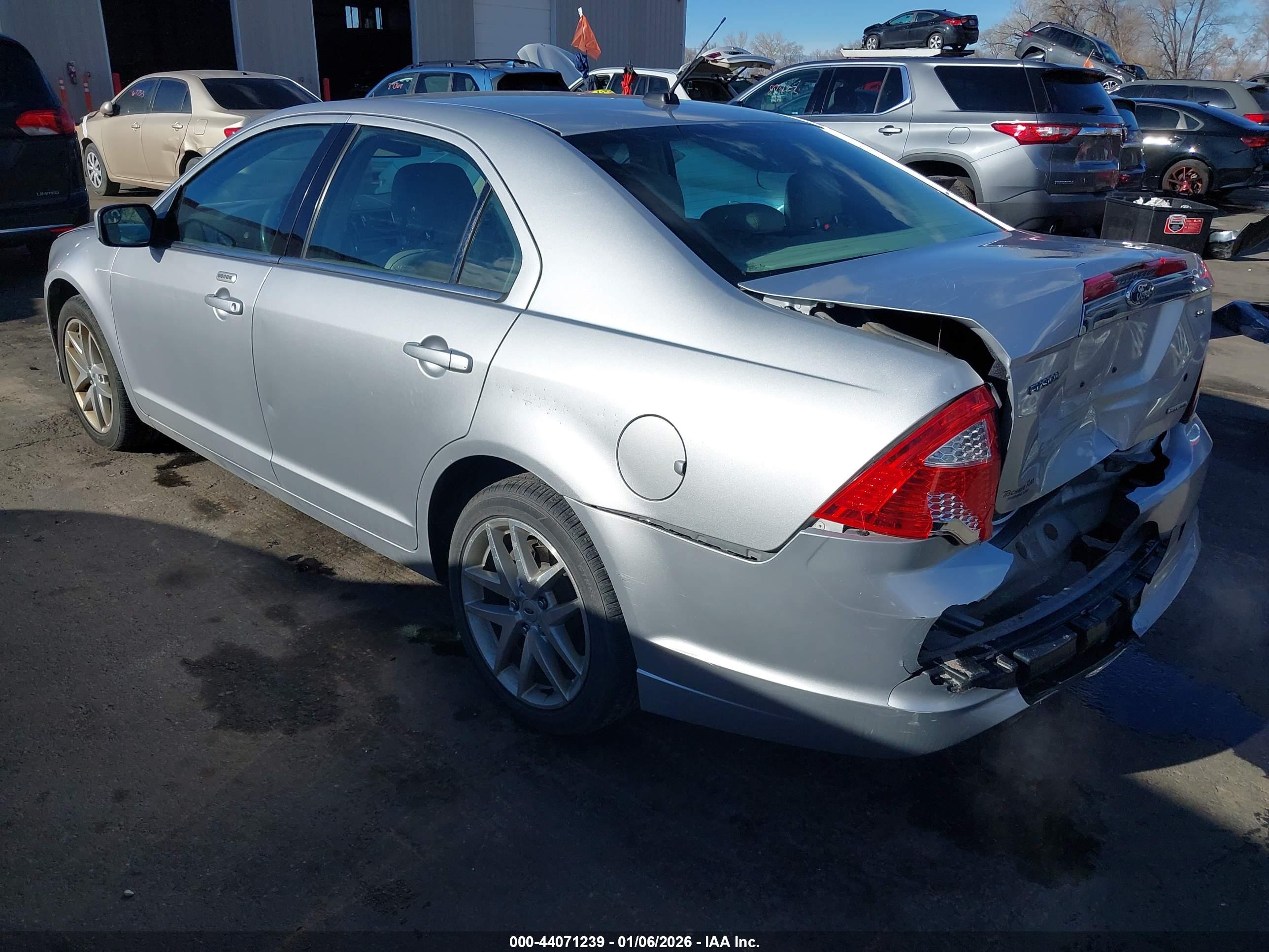 FORD FUSION image 3