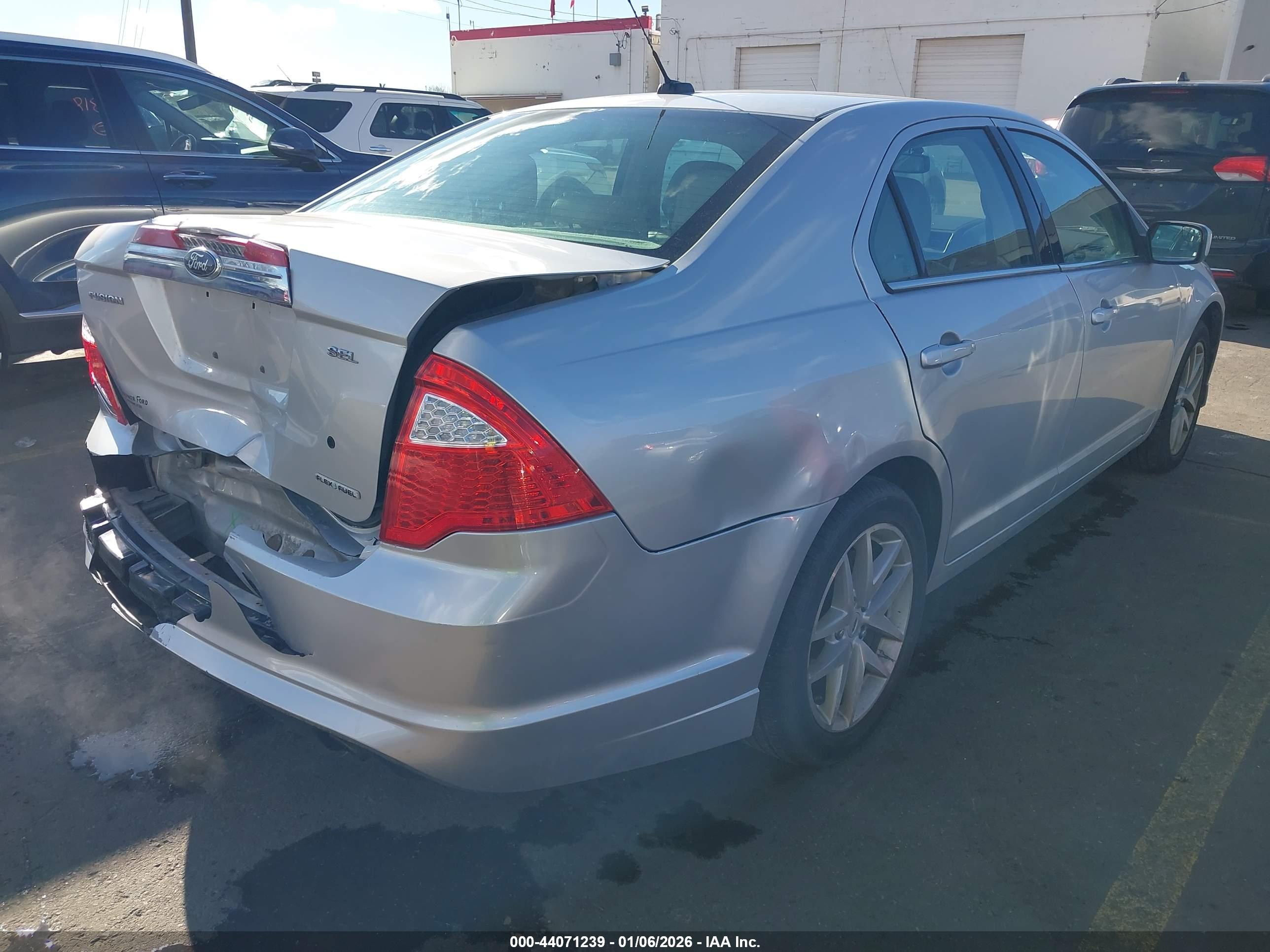FORD FUSION image 4