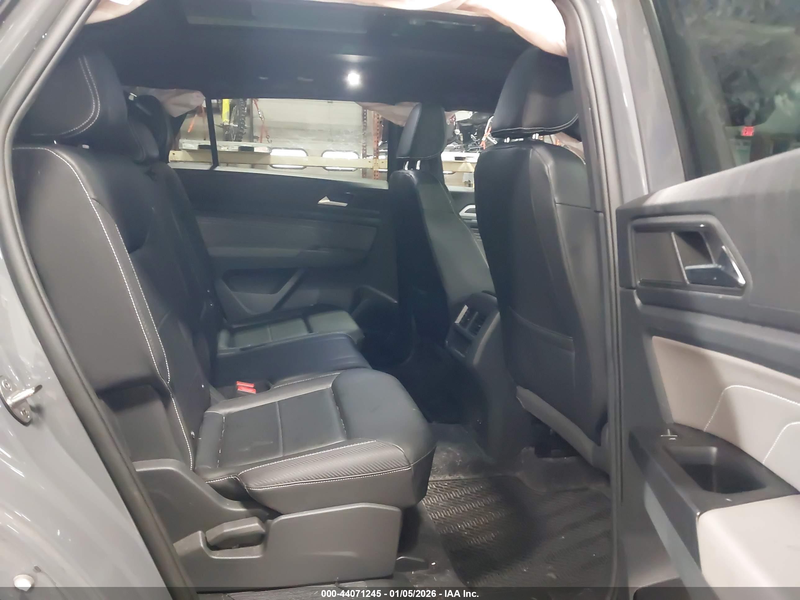 VOLKSWAGEN ATLAS image 8