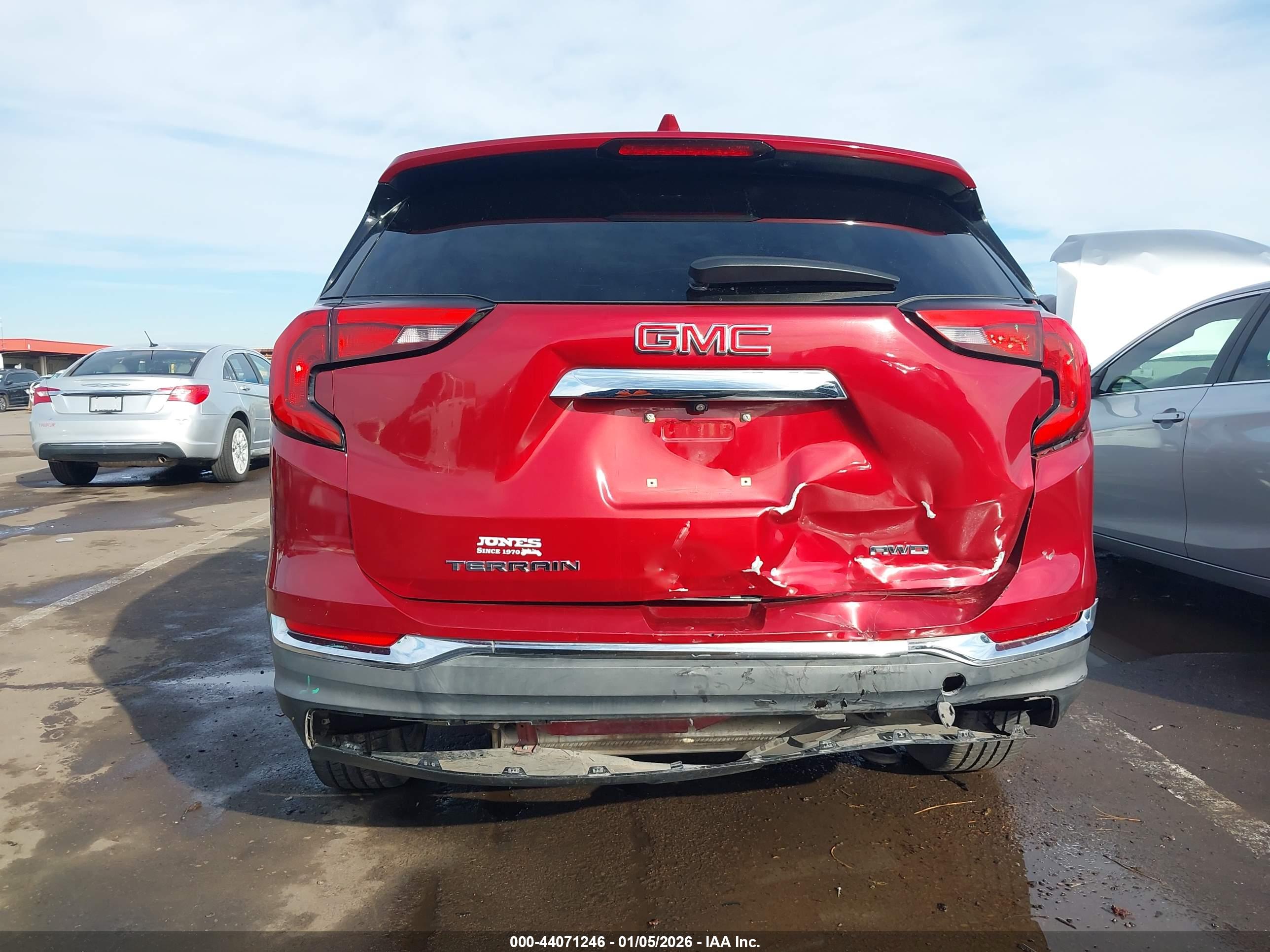 GMC TERRAIN image 6