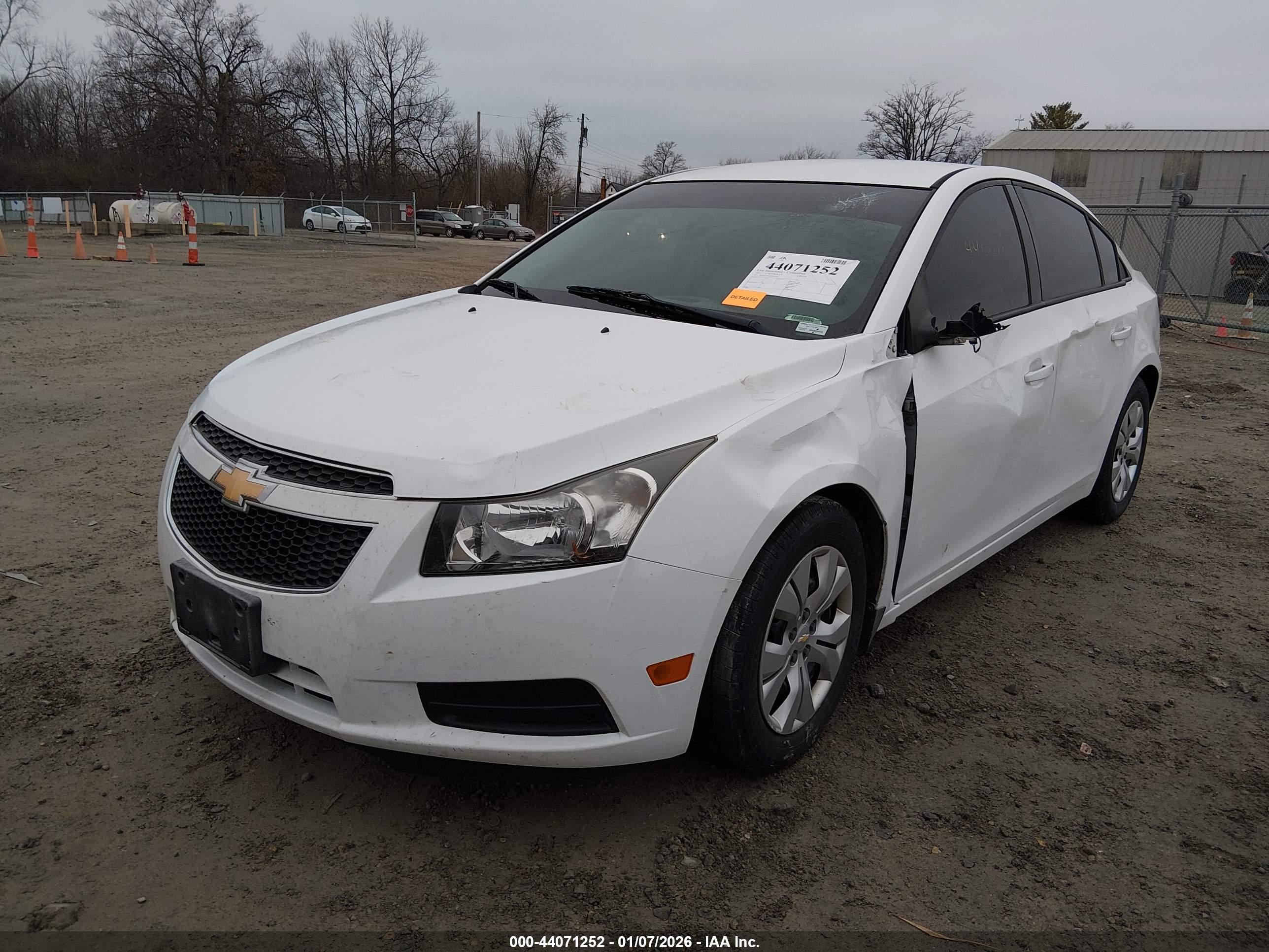 CHEVROLET CRUZE image 2