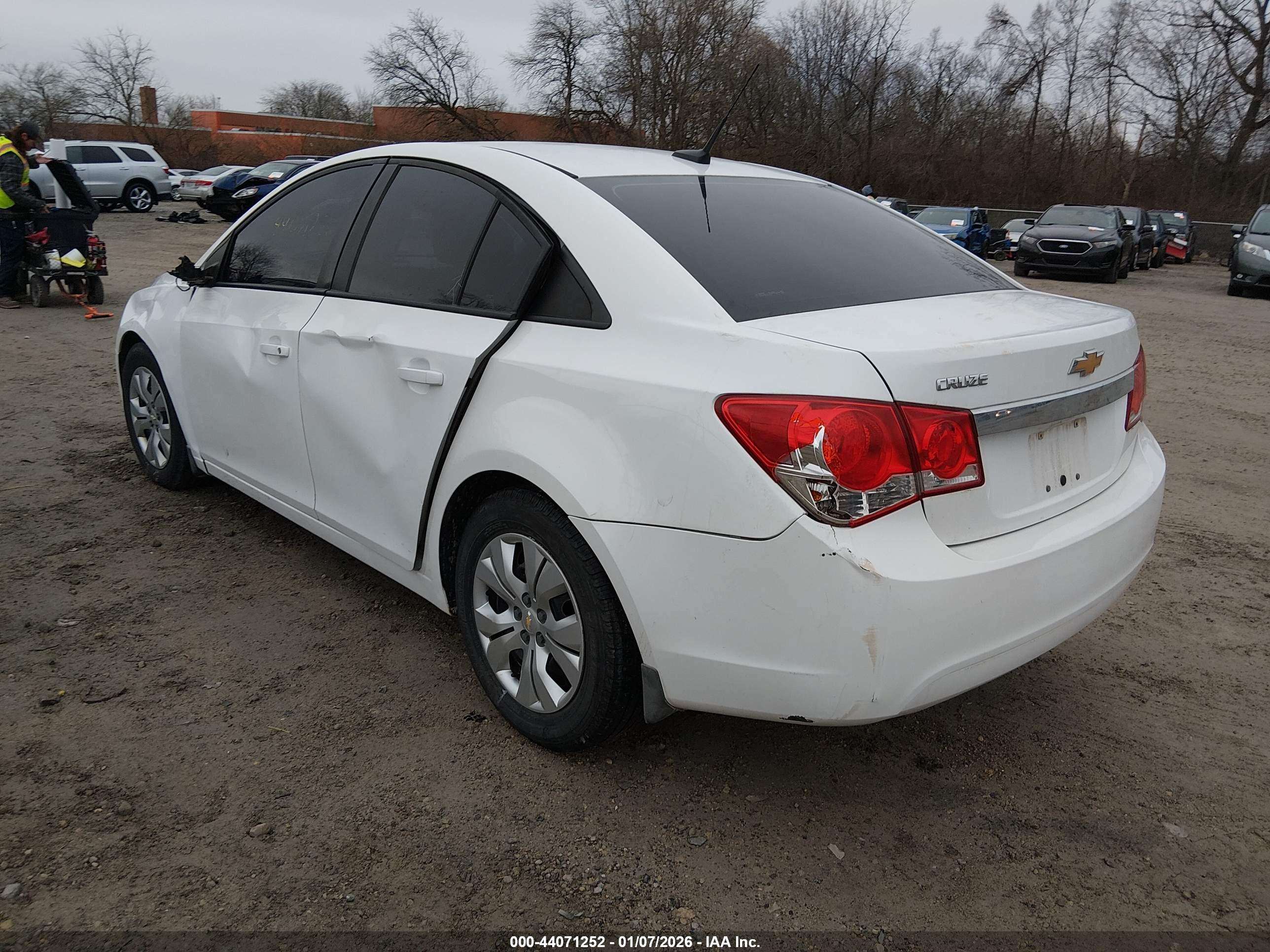 CHEVROLET CRUZE image 3