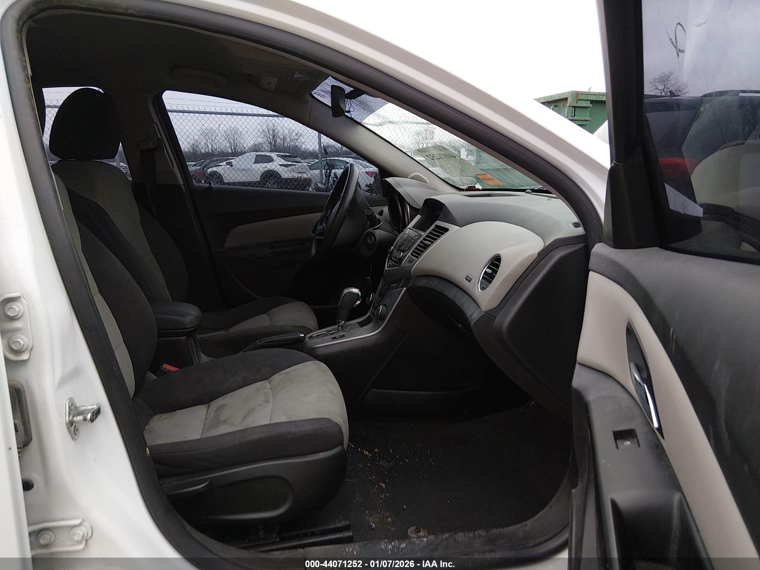 CHEVROLET CRUZE image 5