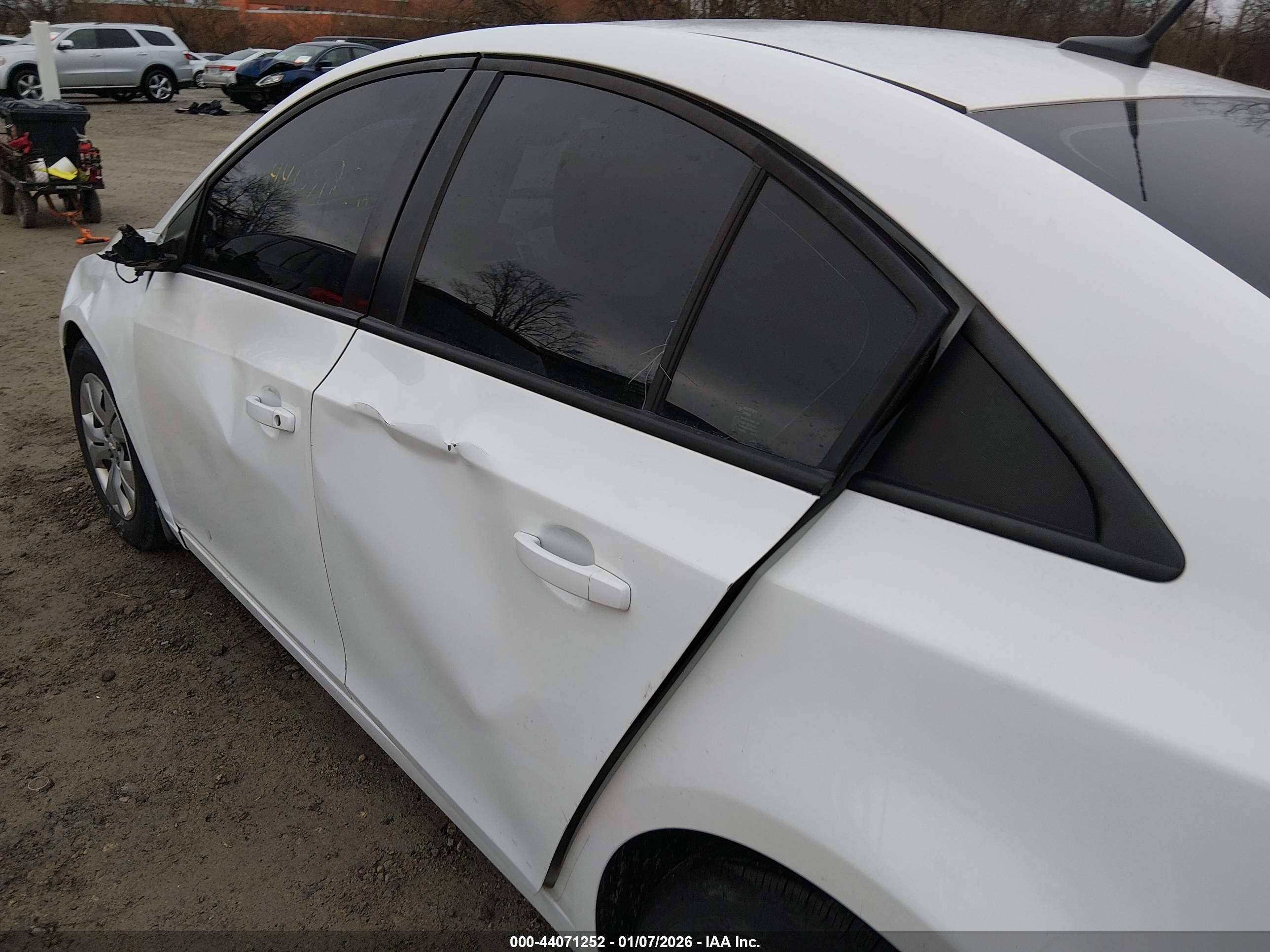 CHEVROLET CRUZE image 6