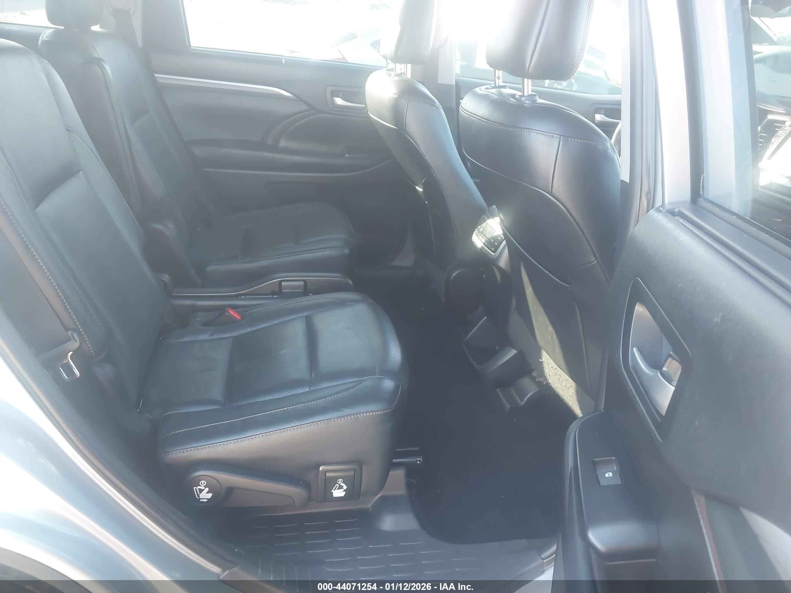 TOYOTA HIGHLANDER image 8