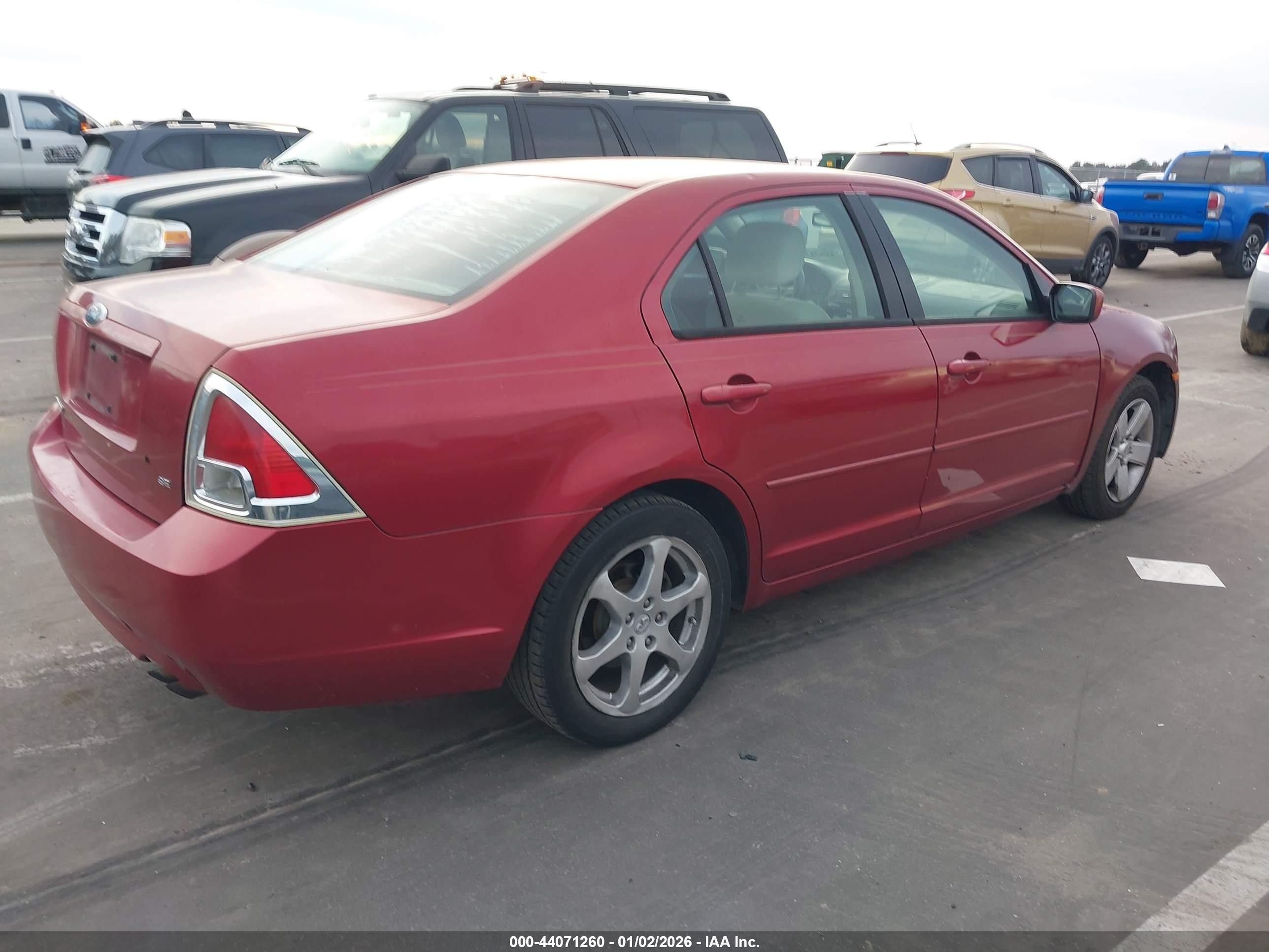 FORD FUSION image 4