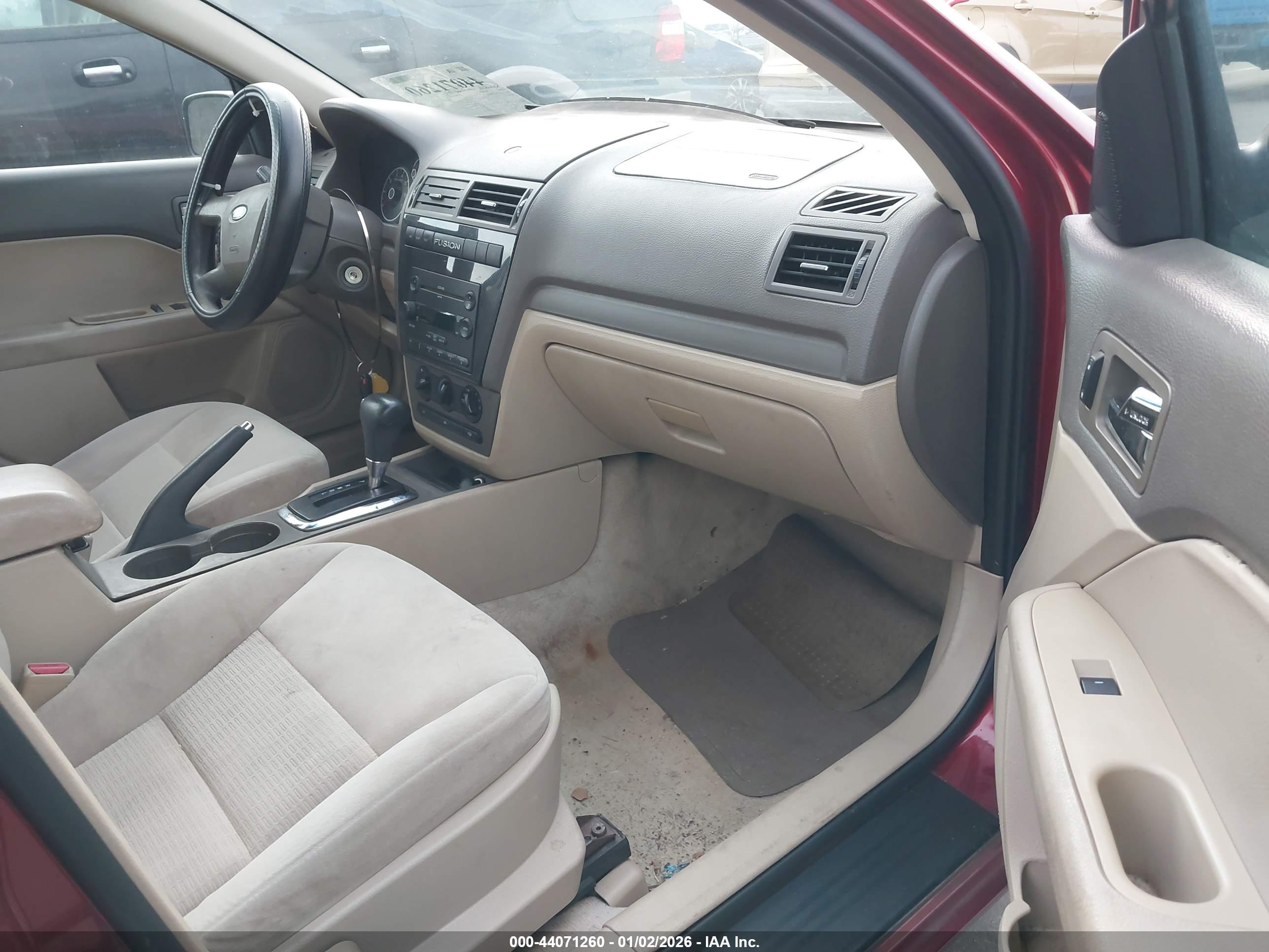 FORD FUSION image 5