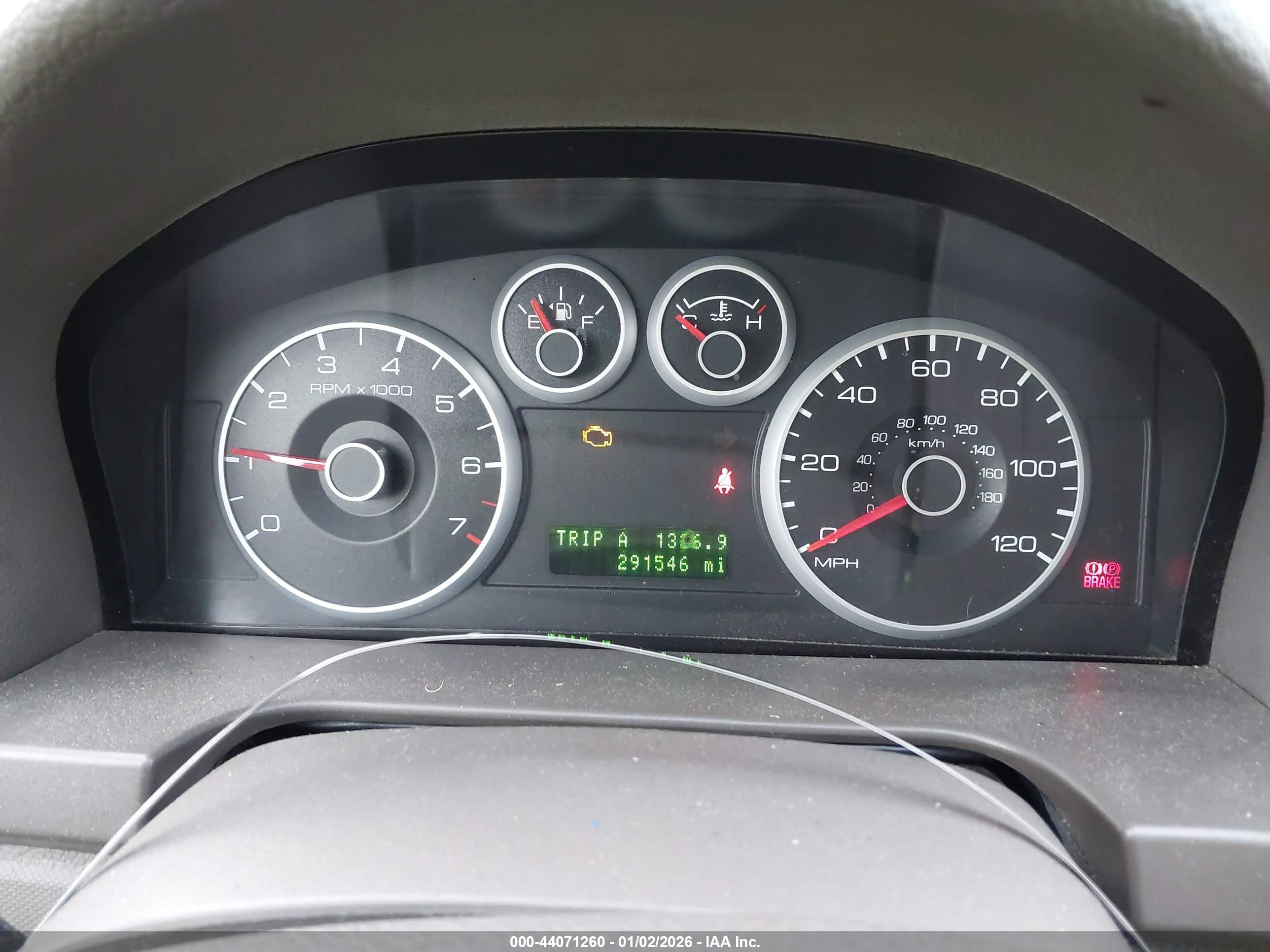 FORD FUSION image 7