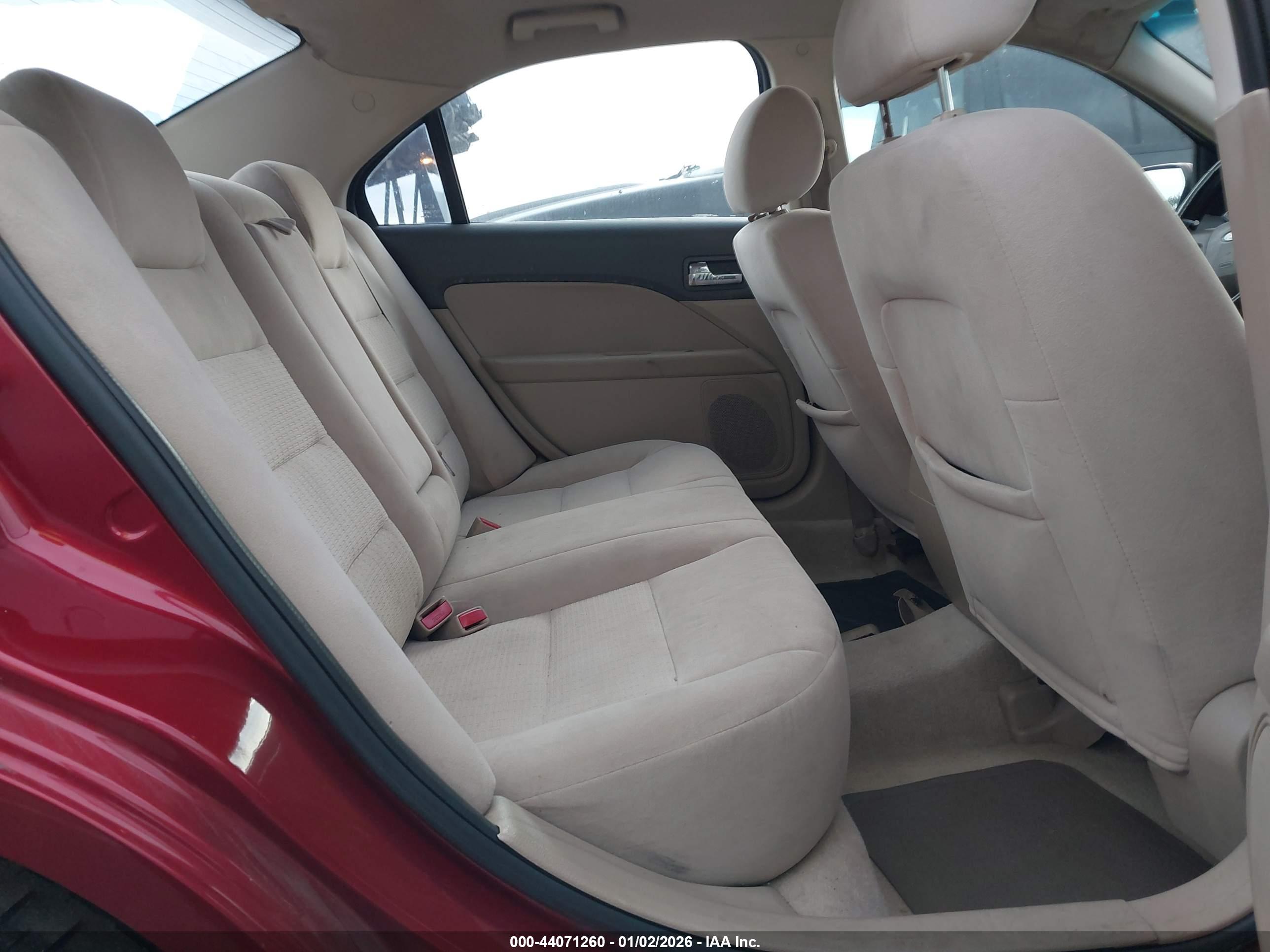 FORD FUSION image 8