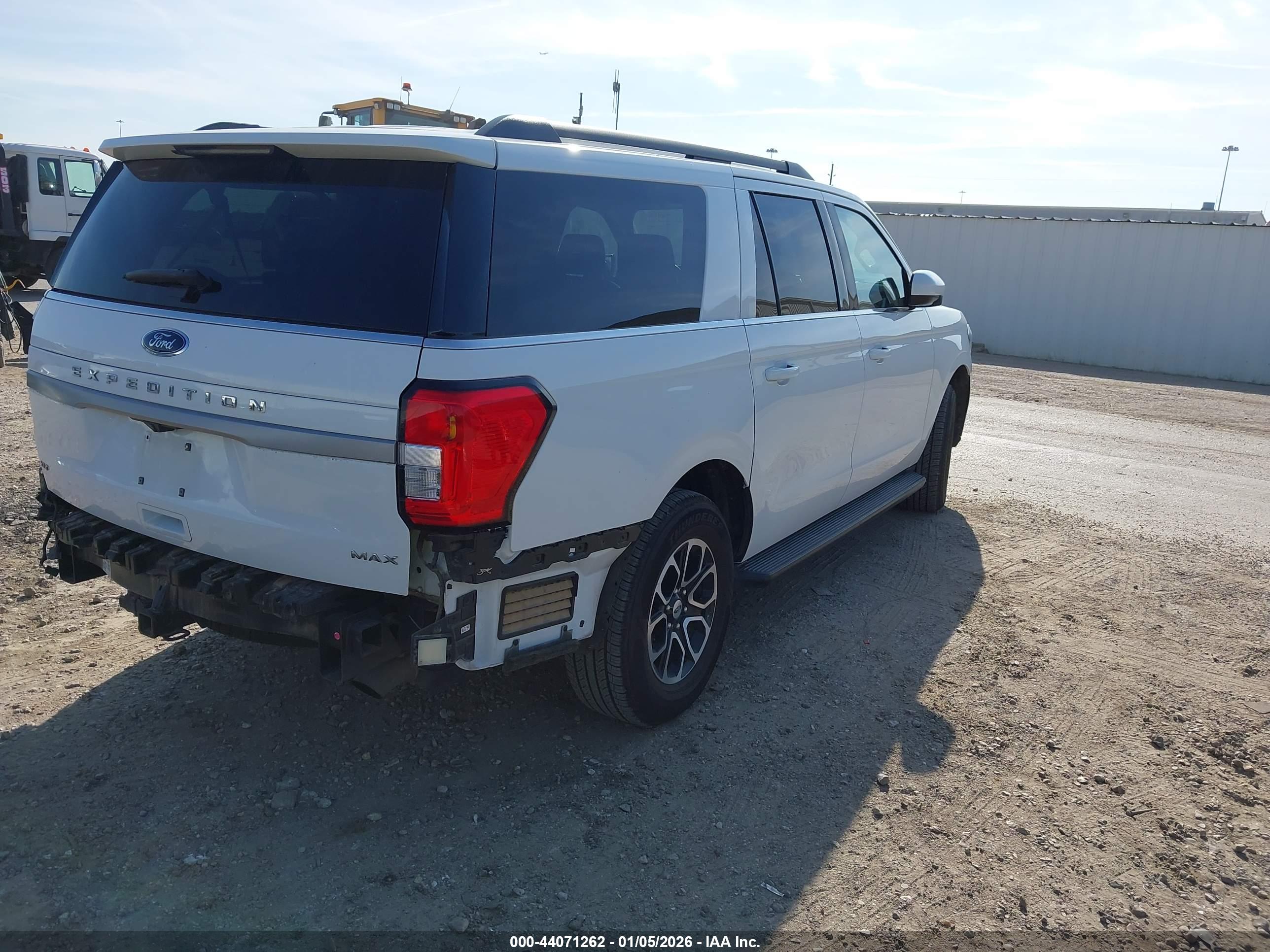 FORD EXPEDITION image 4