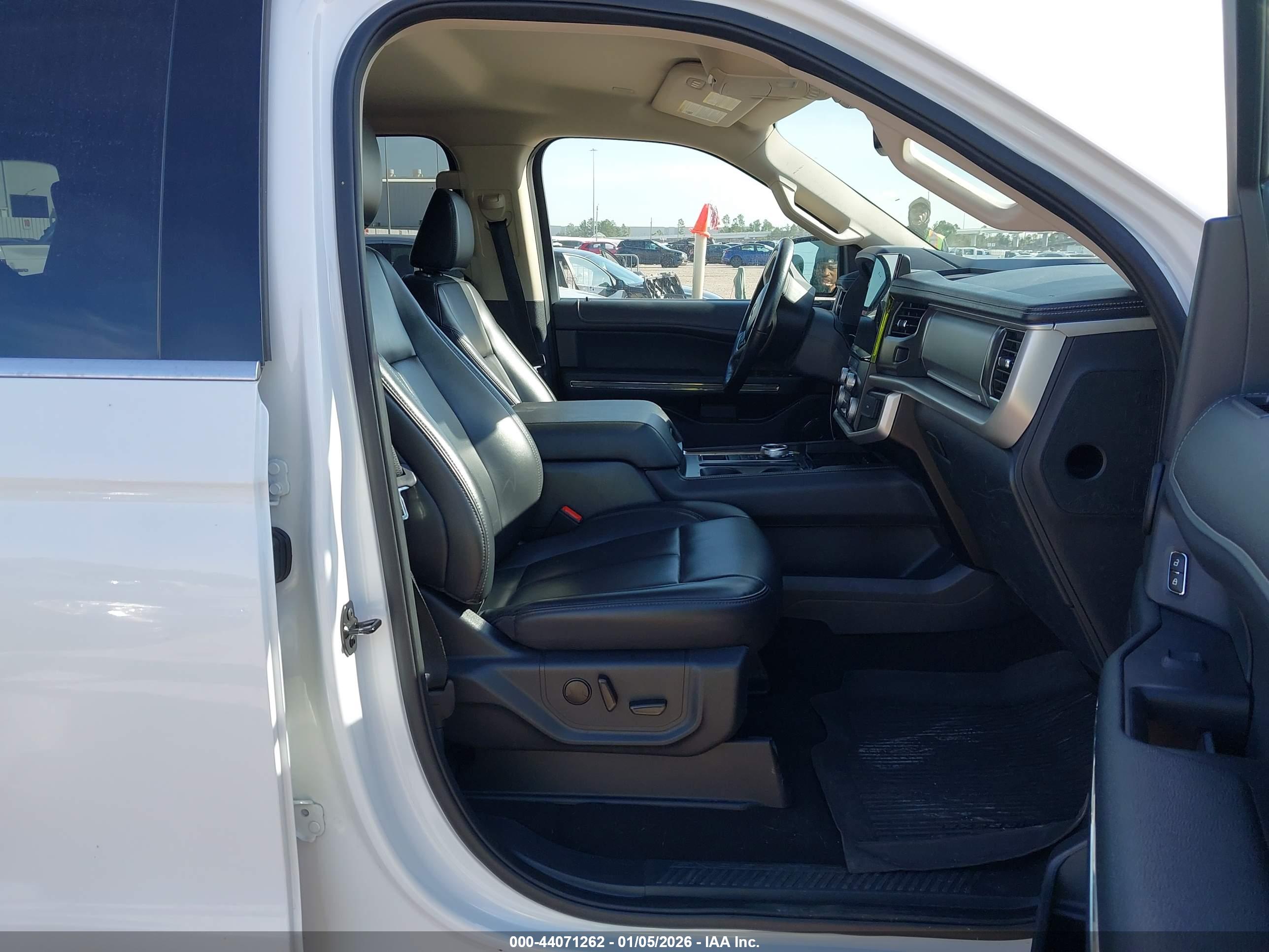 FORD EXPEDITION image 5