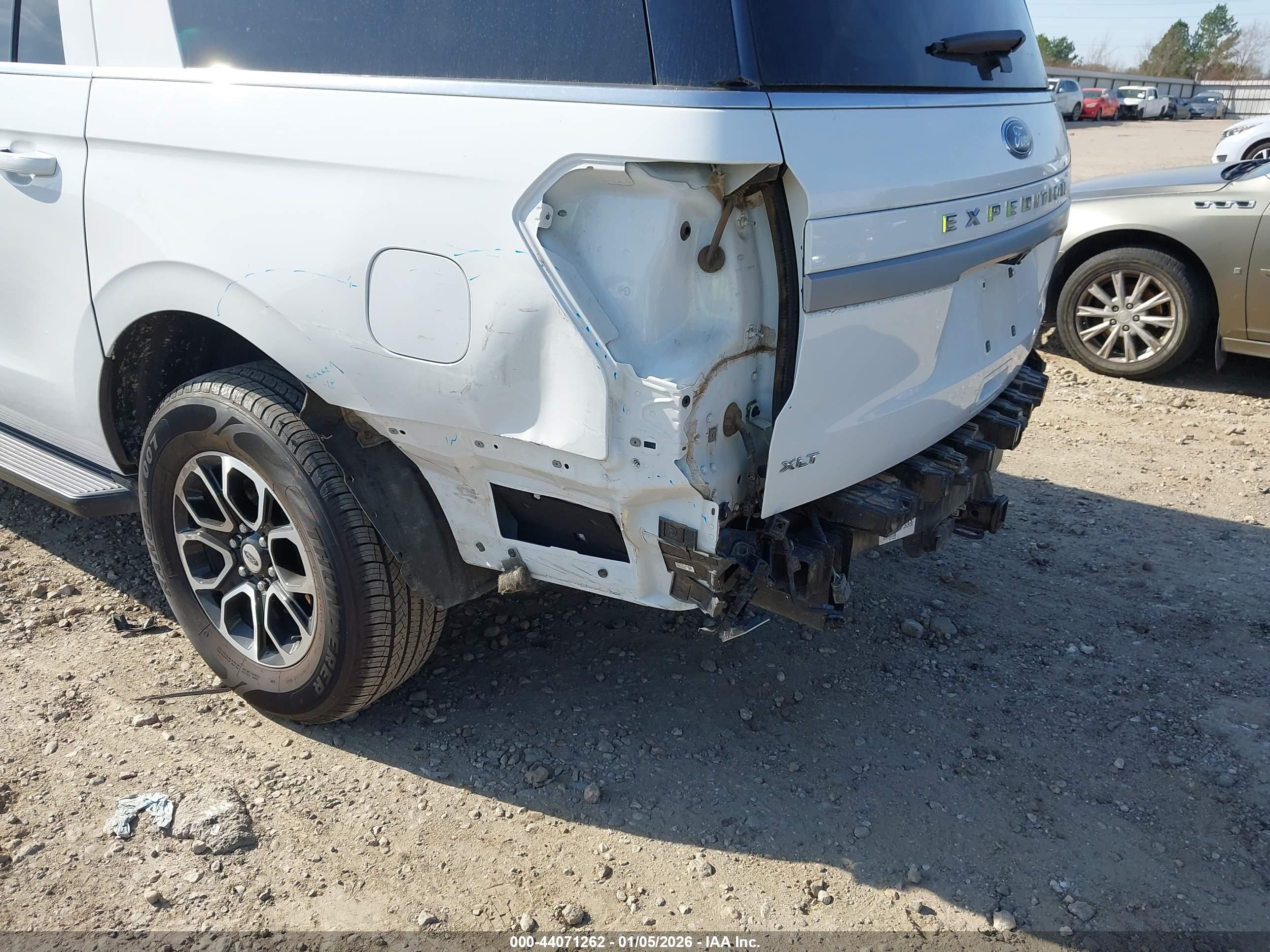 FORD EXPEDITION image 6