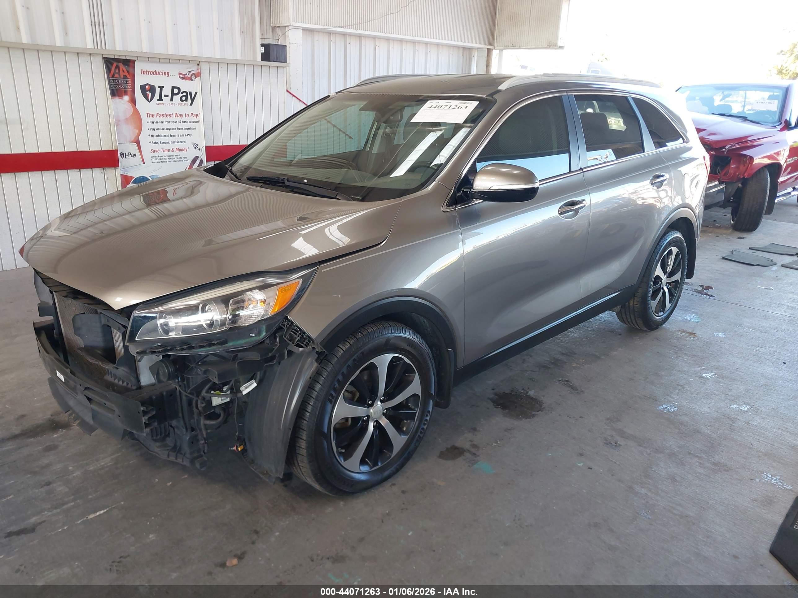 KIA SORENTO image 2