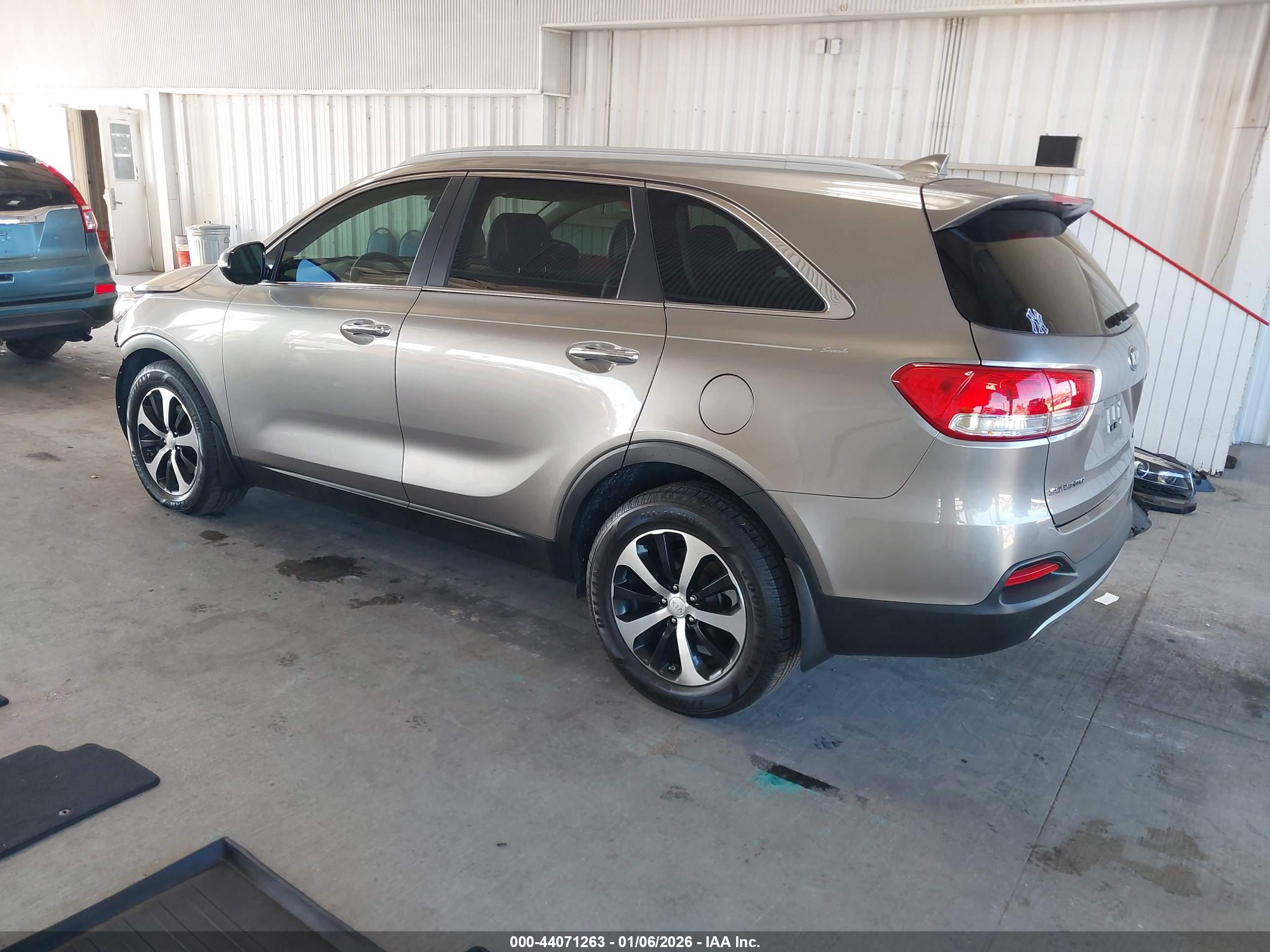 KIA SORENTO image 3