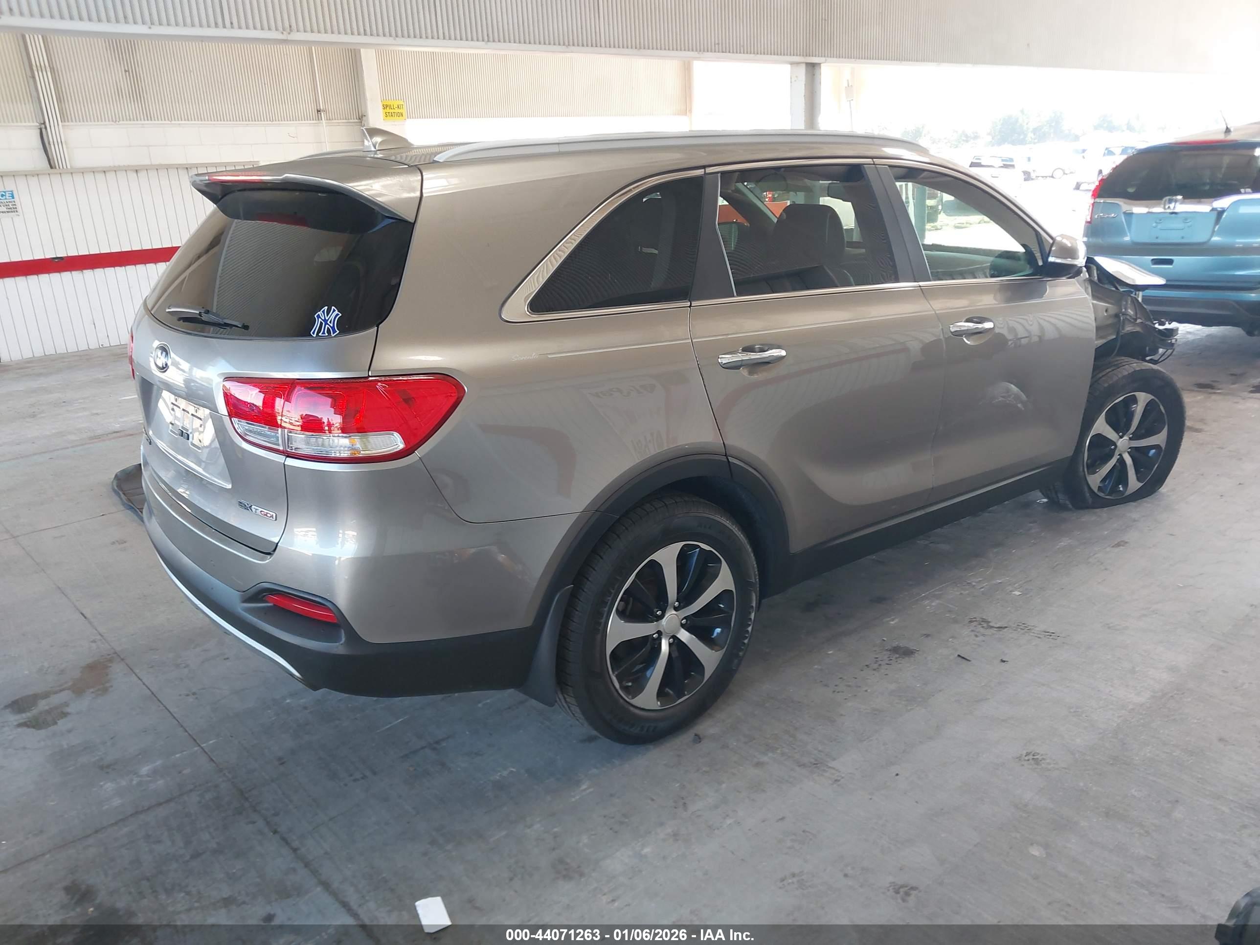 KIA SORENTO image 4
