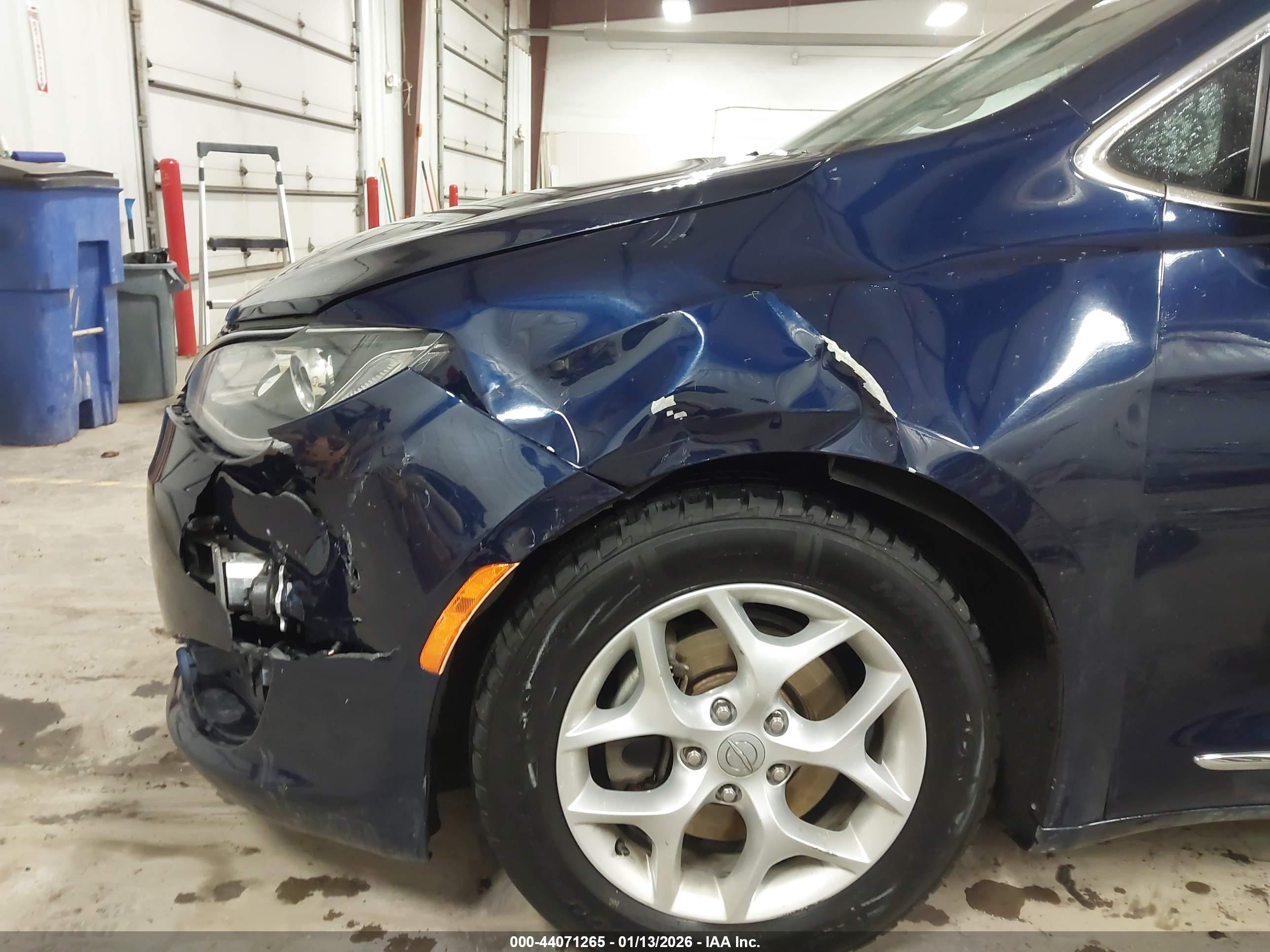CHRYSLER PACIFICA image 6