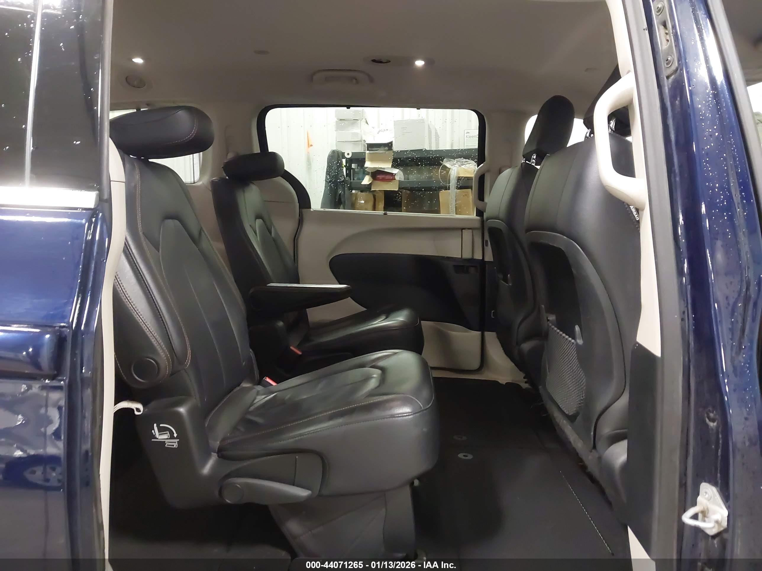 CHRYSLER PACIFICA image 8