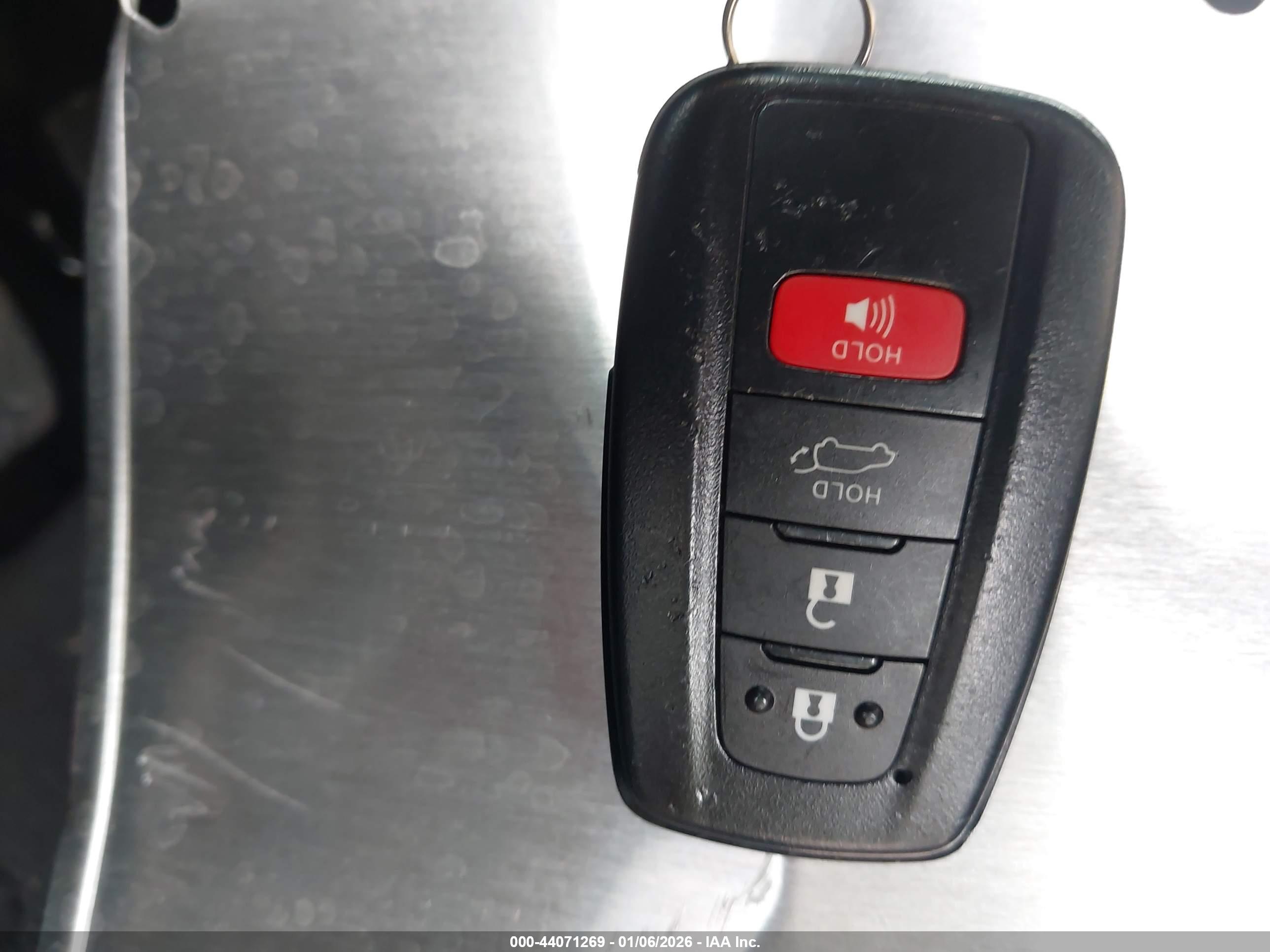 TOYOTA RAV4 image 11