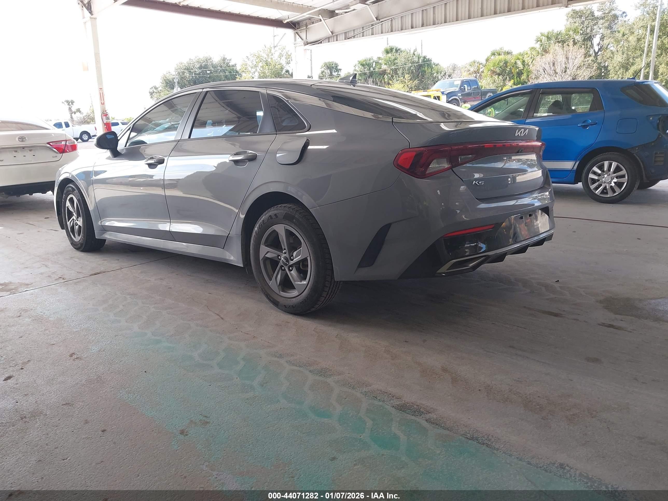 KIA K5 image 3