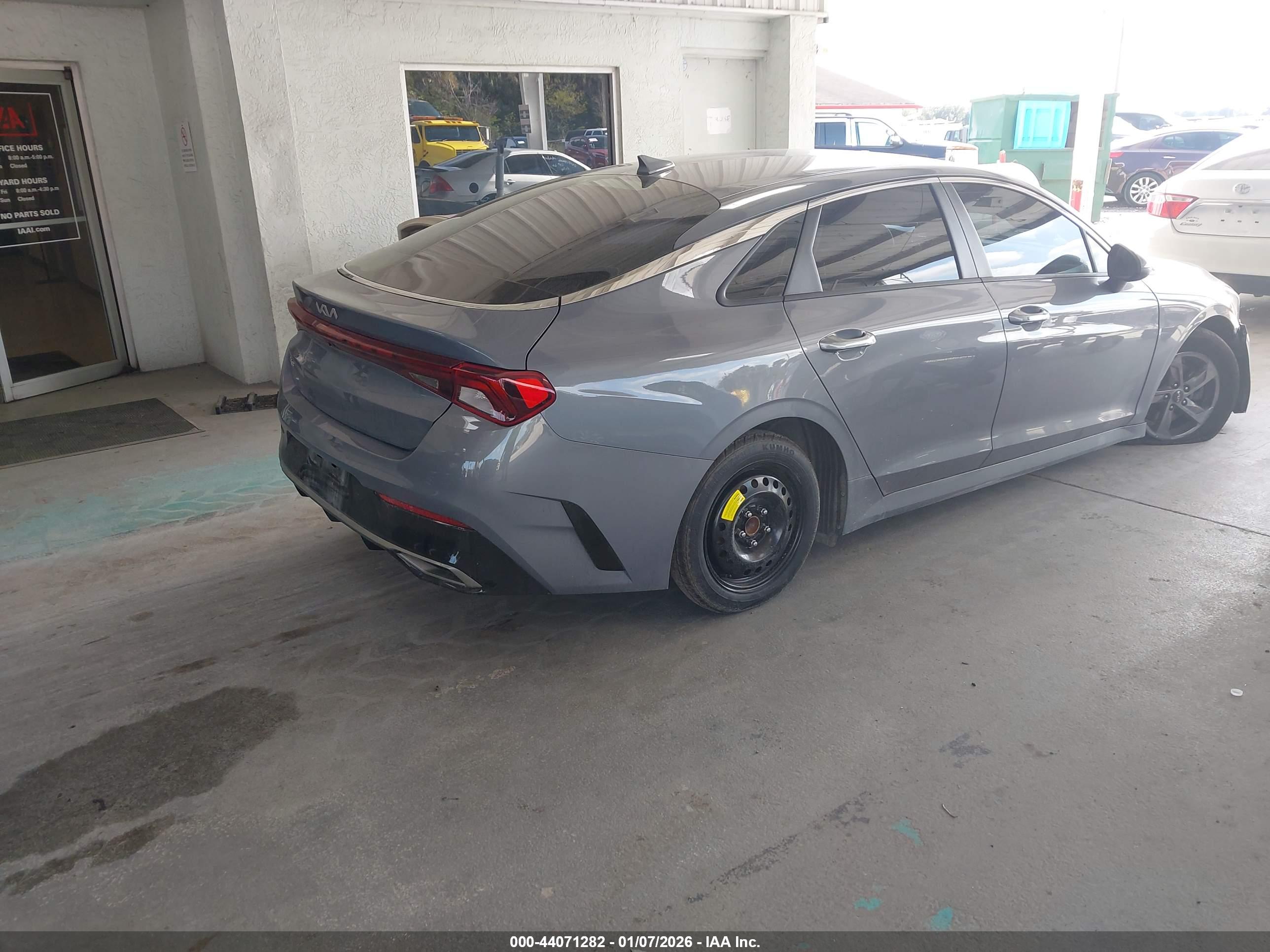 KIA K5 image 4