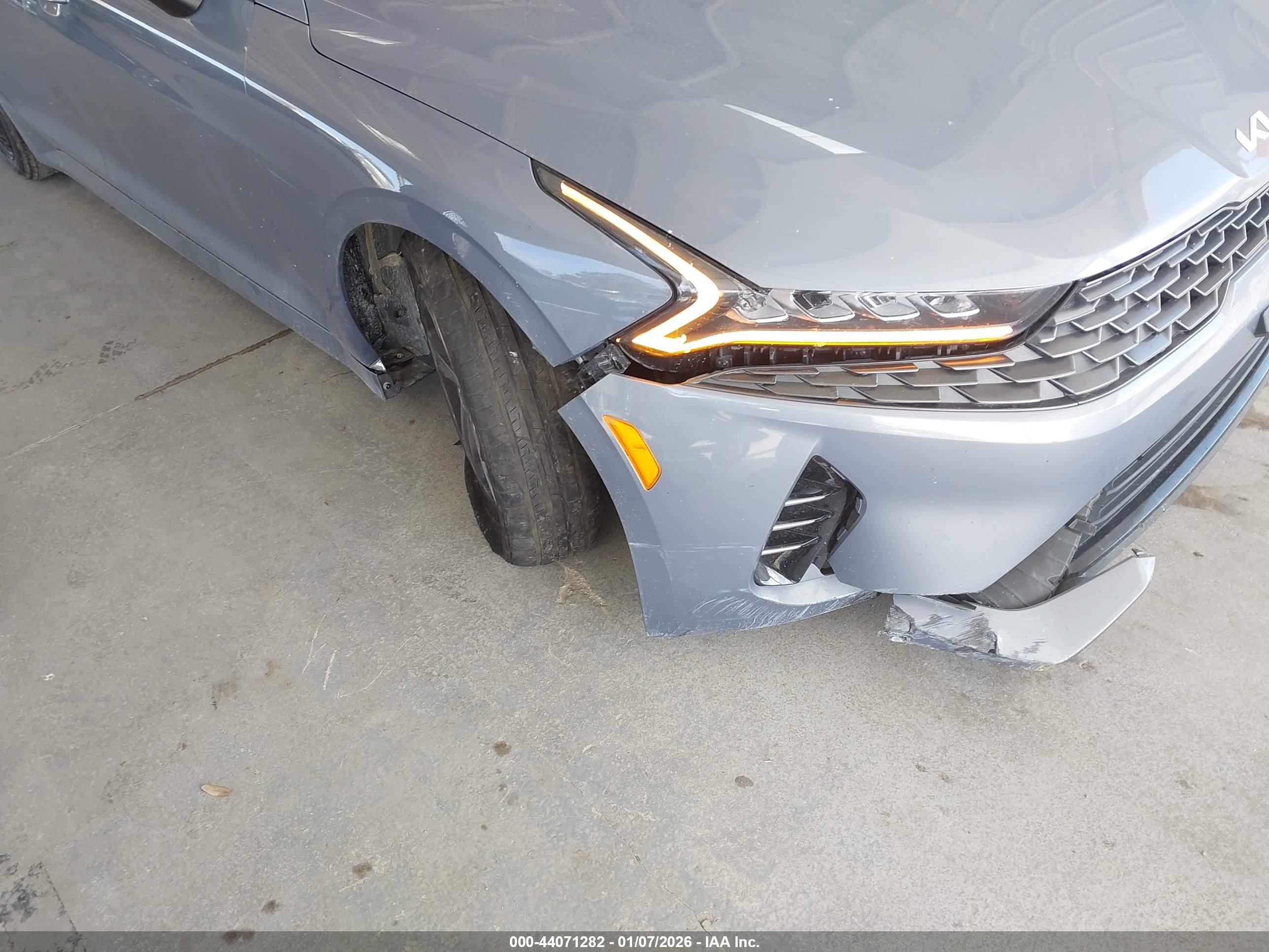 KIA K5 image 6