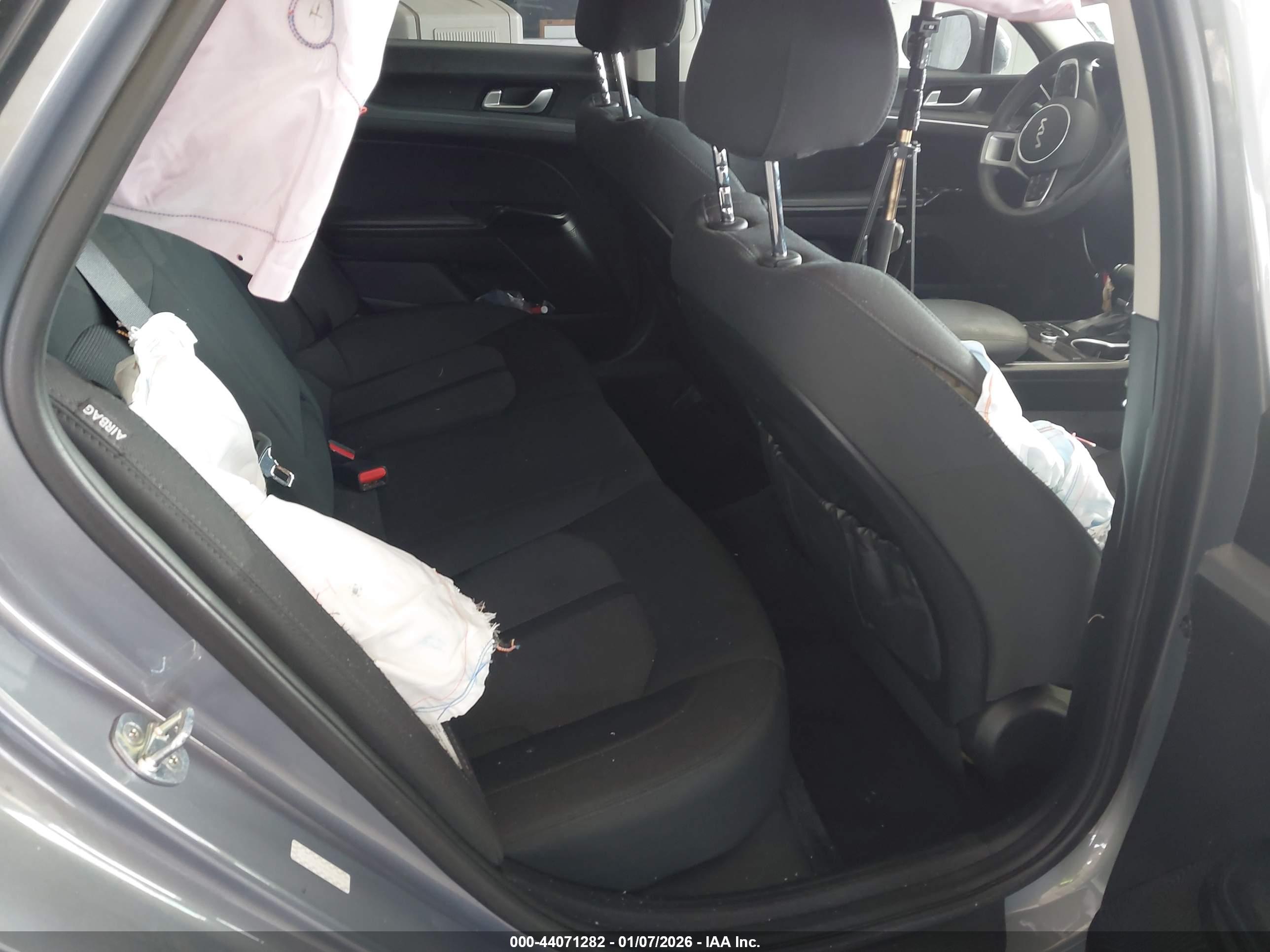 KIA K5 image 8
