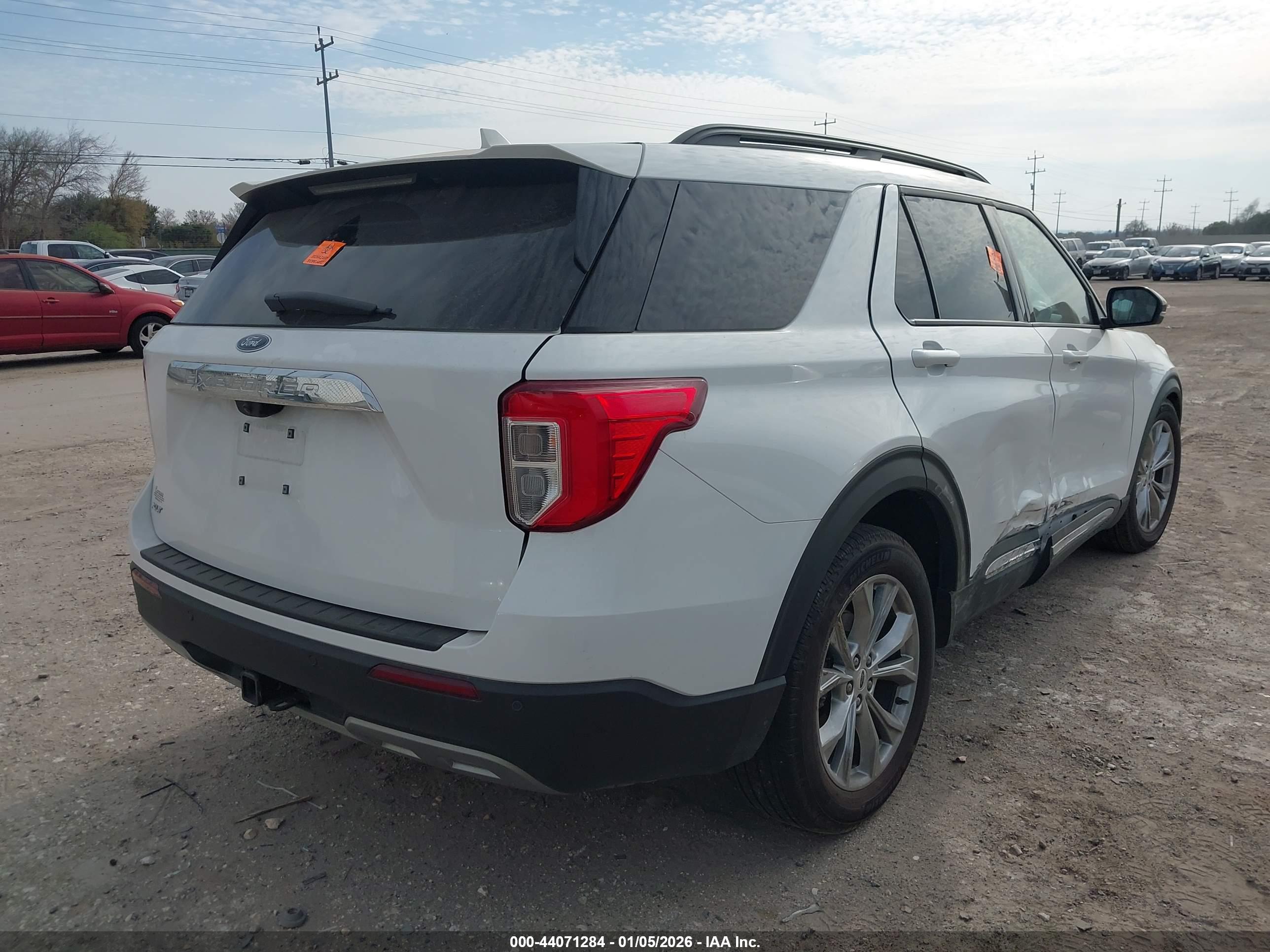 FORD EXPLORER image 4