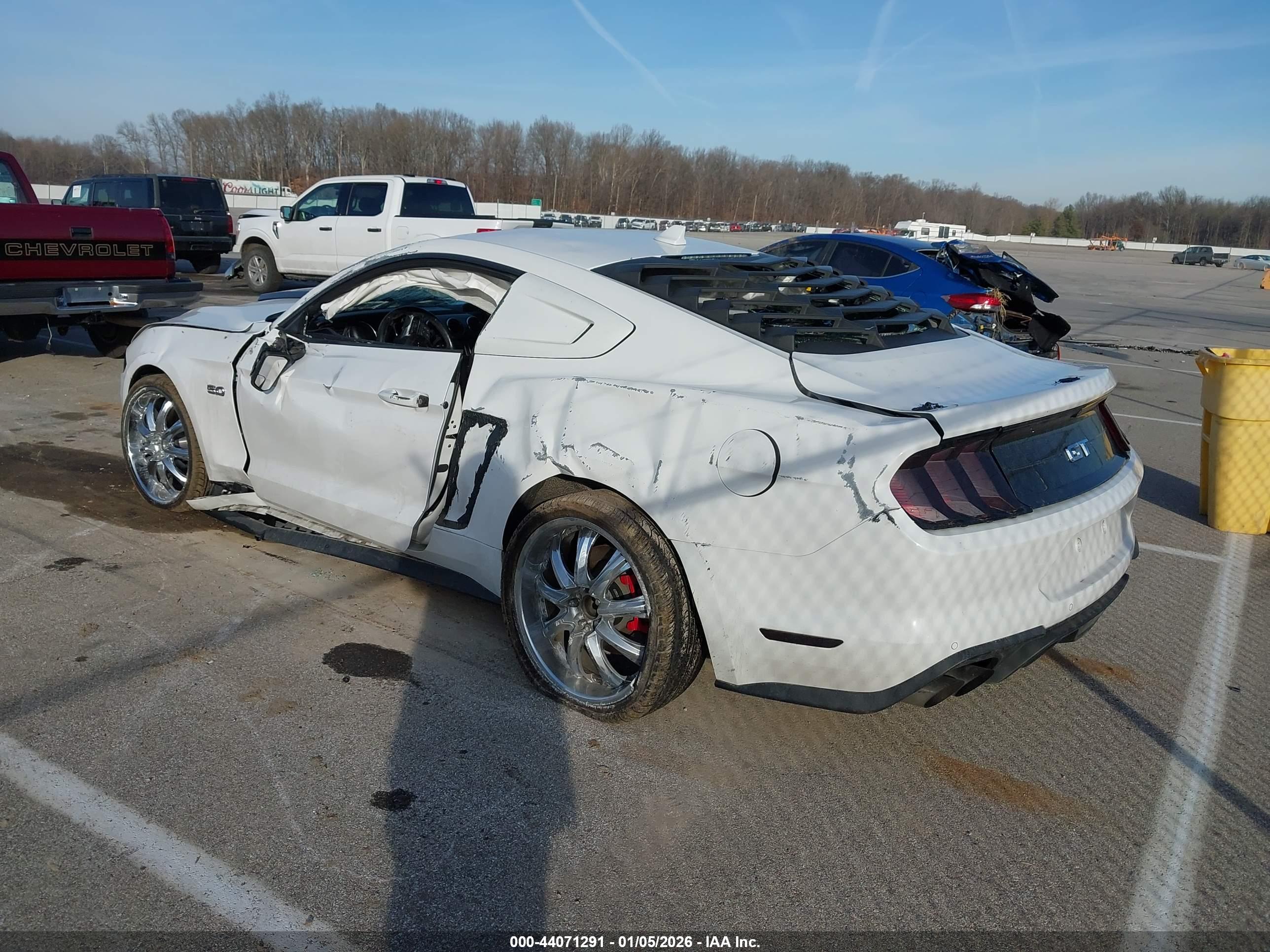 FORD MUSTANG image 3