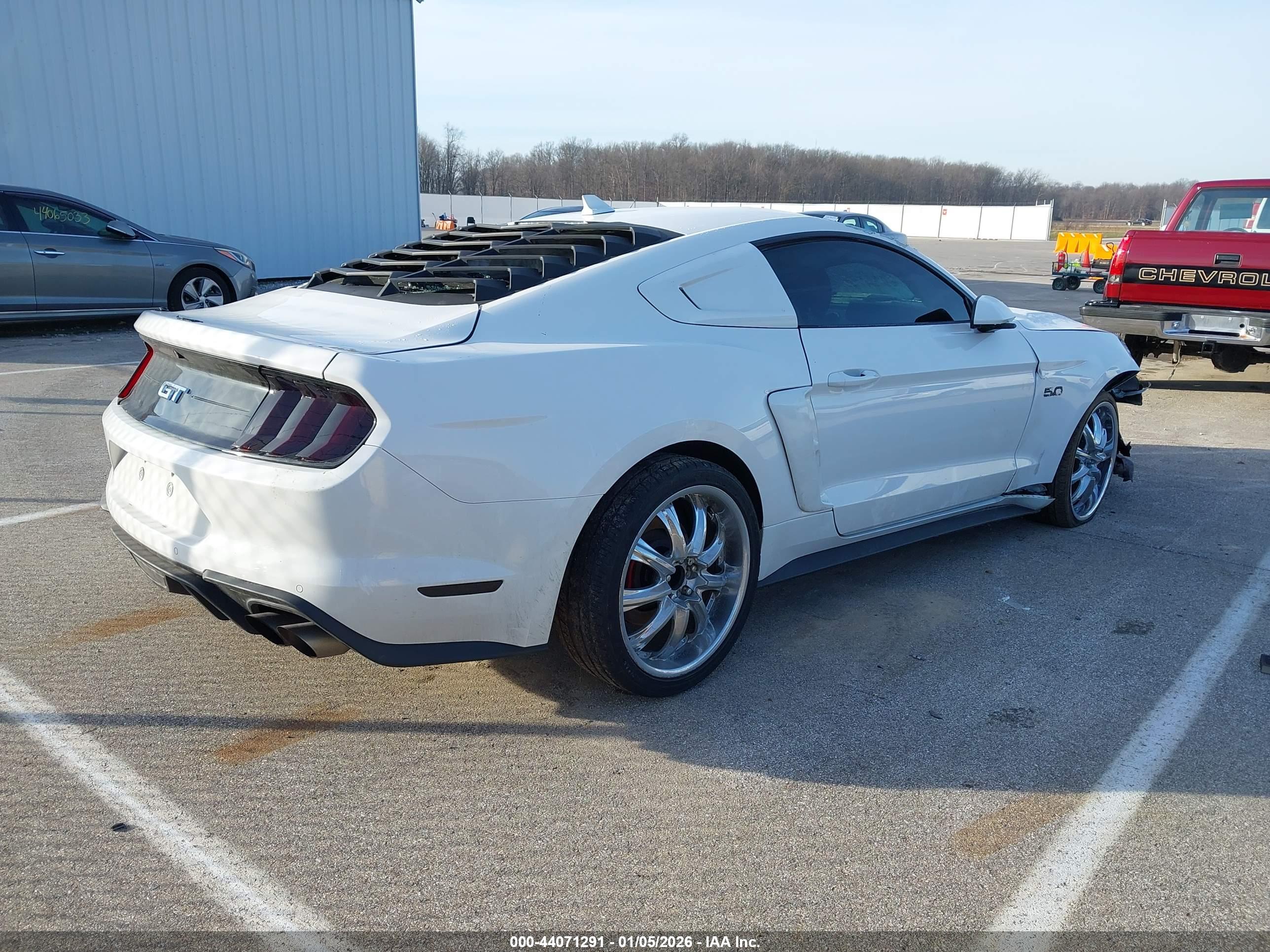 FORD MUSTANG image 4