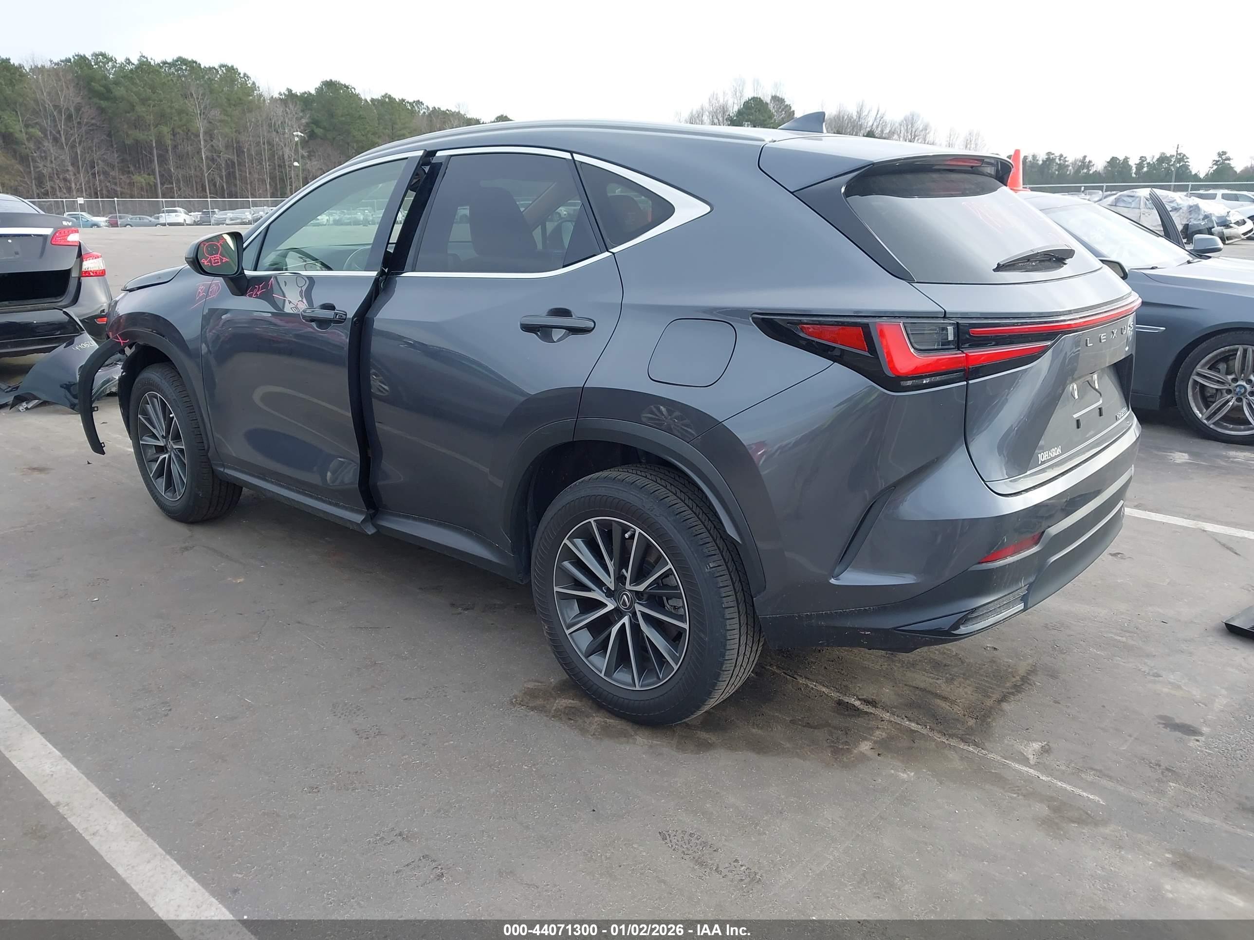 LEXUS NX image 3