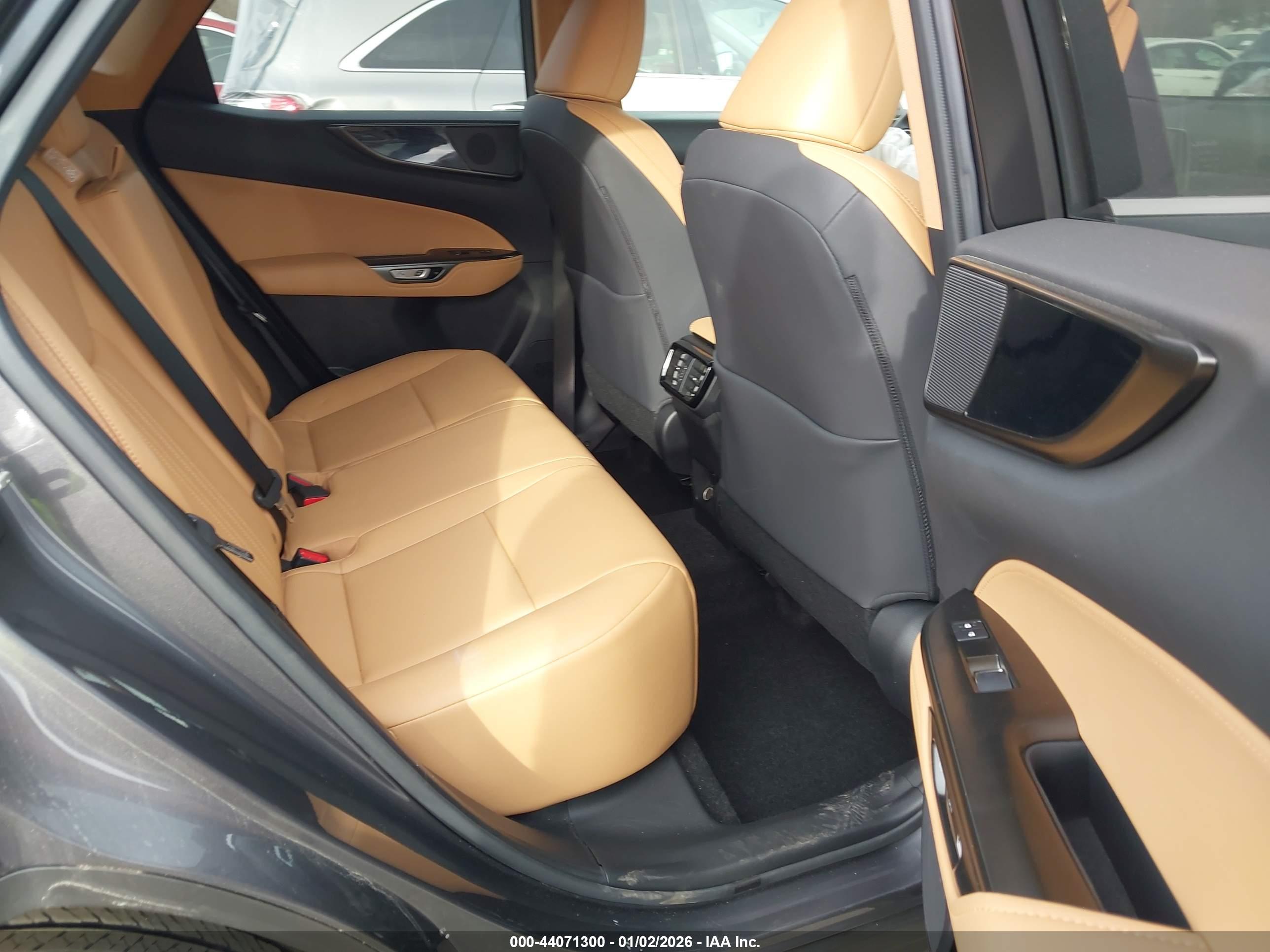 LEXUS NX image 8